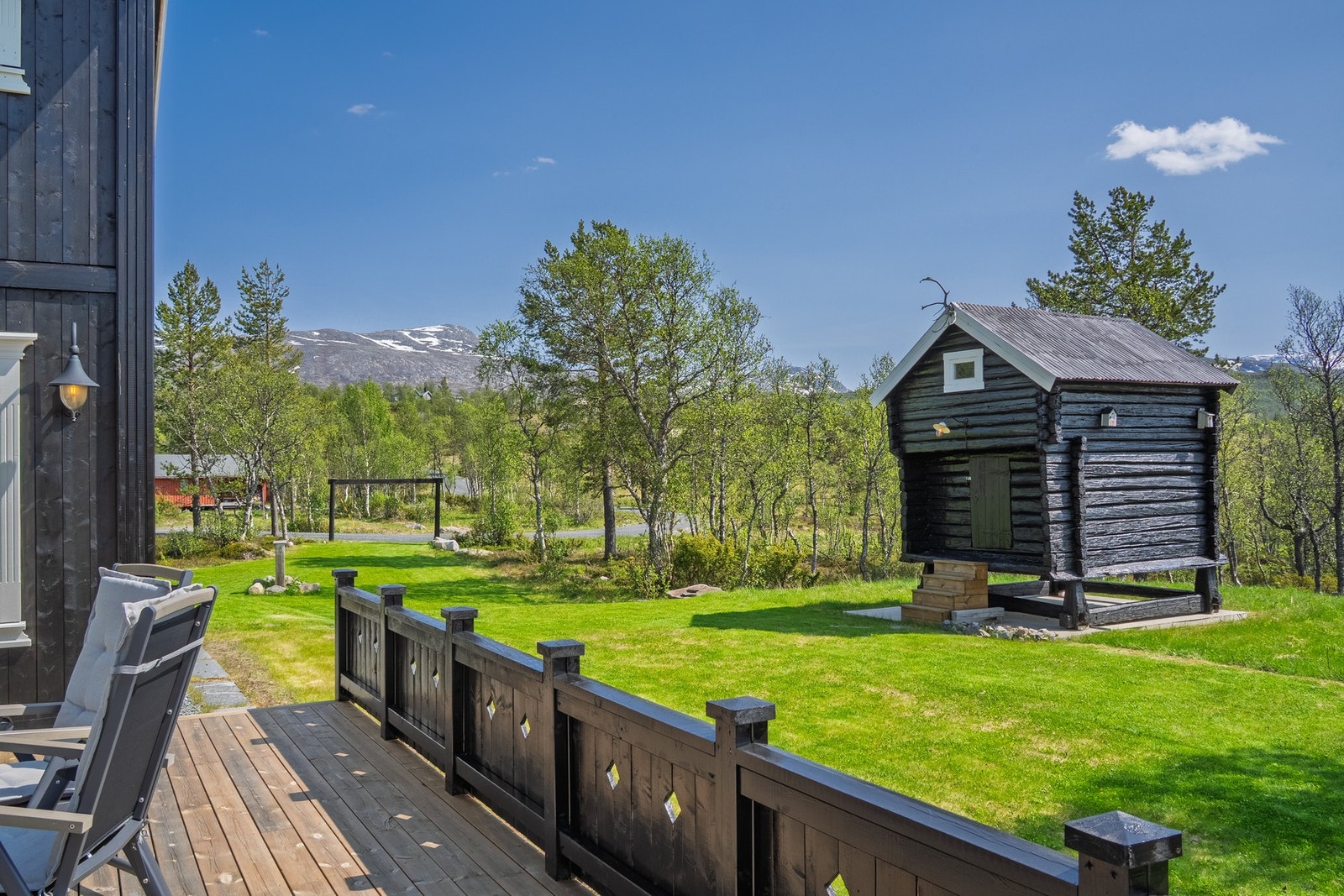 Det er også et eldre stabbur bestående på tomten. Galleribilde