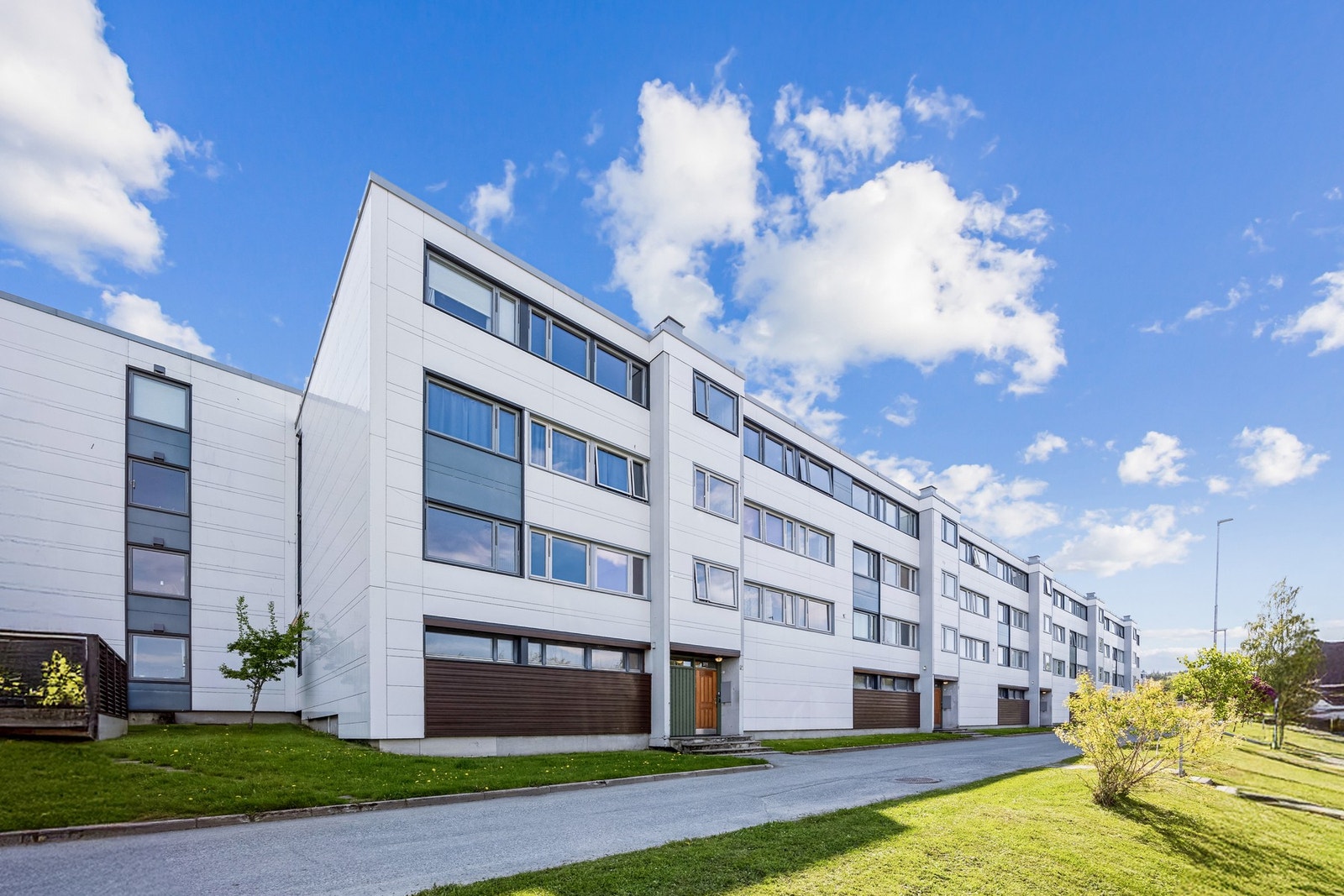 Borettslag er veldrevet med nylig oppussede fasader og balkonger. Galleribilde