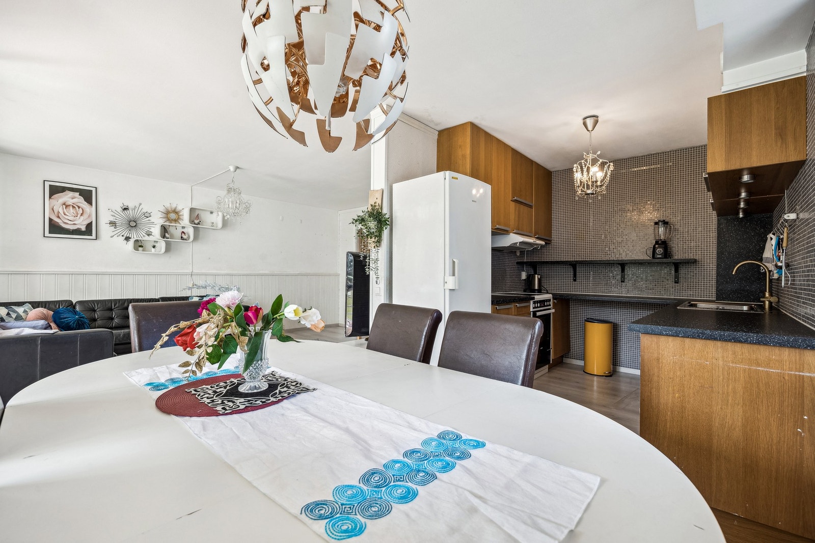 Leiligheten har en gjennomgående god standard og fleksibel planløsning som passer perfekt for både par og barnefamilier. Galleribilde