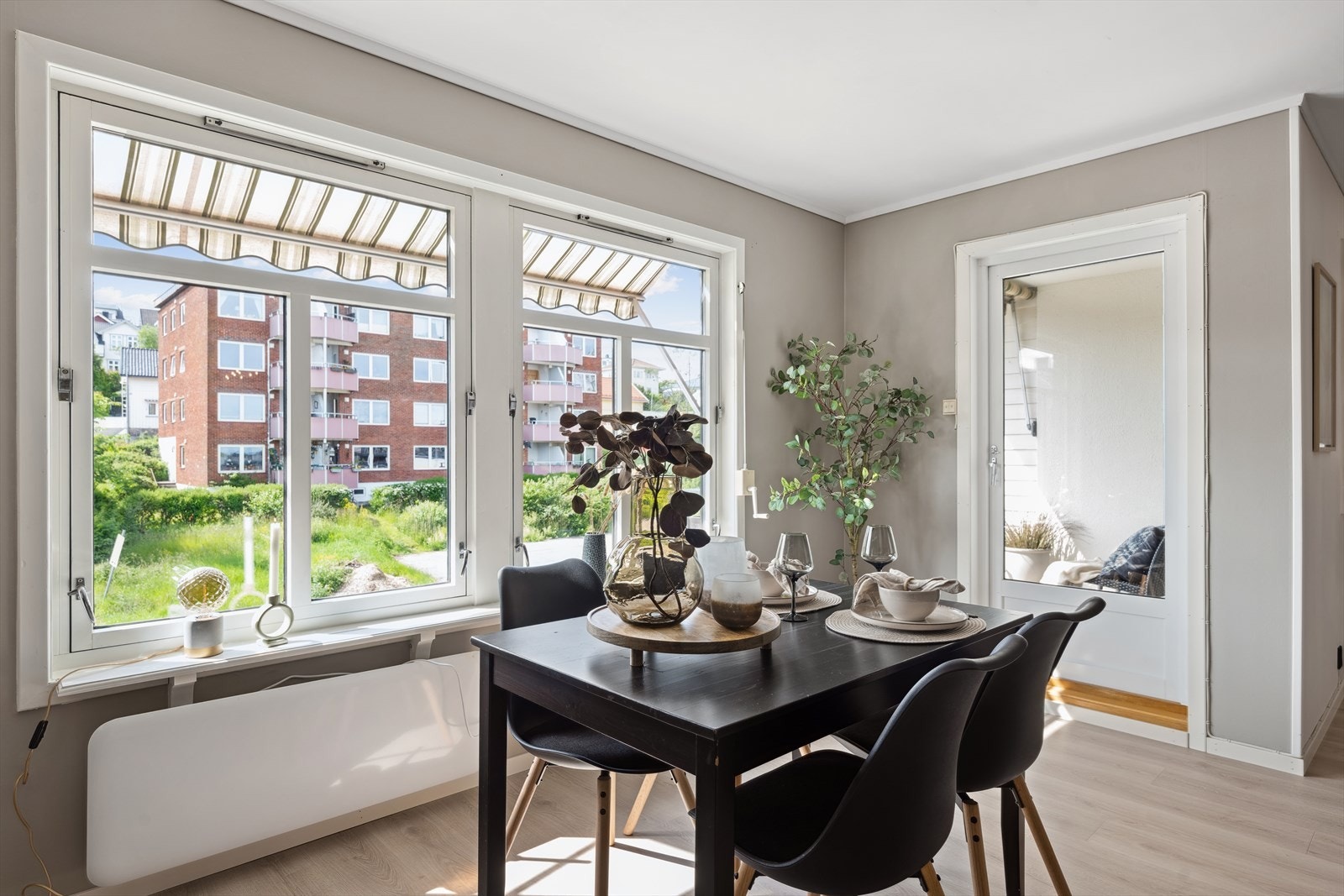 Stue med direkte utgang til balkongen. Galleribilde