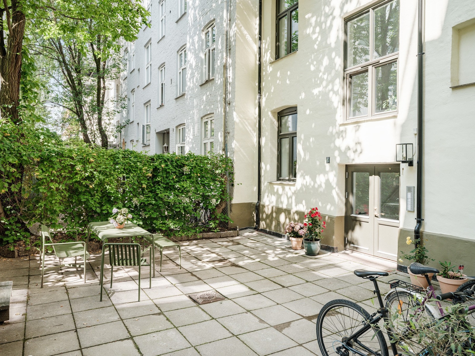 Hyggelig og rolig felles bakgård. Galleribilde