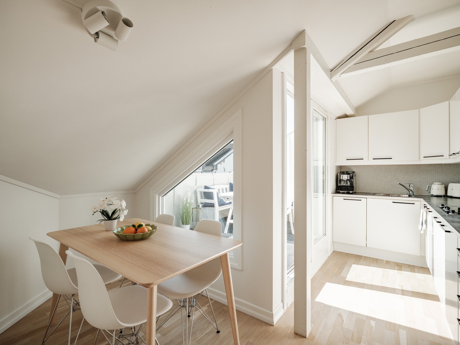 Hyggelig sone for spisegruppe. Galleribilde