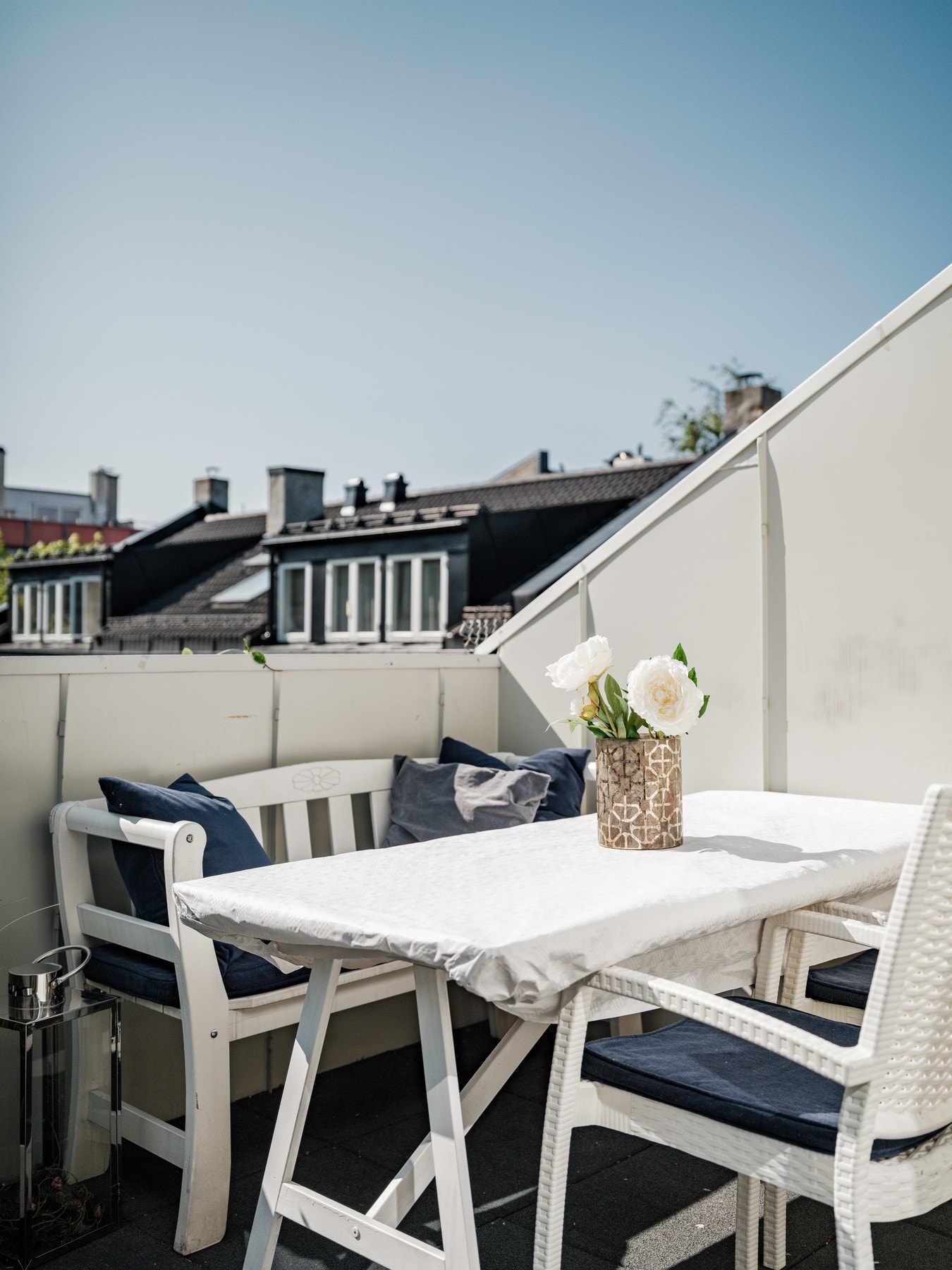 Solrik sydvendt takterrasse oppmålt til 7 kvm vendt mot rolig bakgård. Galleribilde