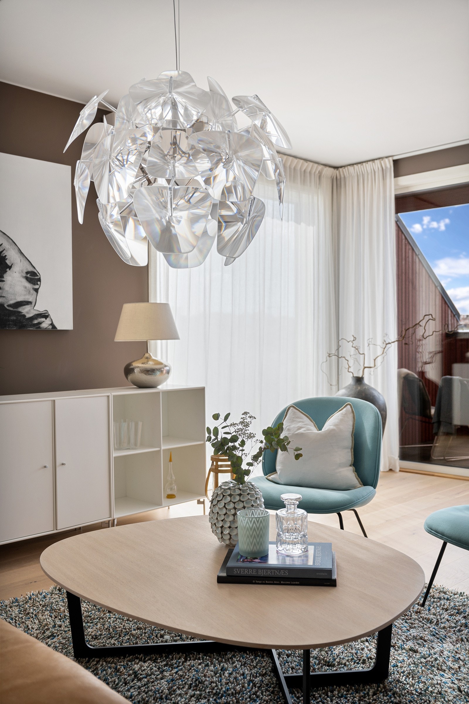Fastmontere taklamper og vegglamper er levert av CreoLight. Galleribilde