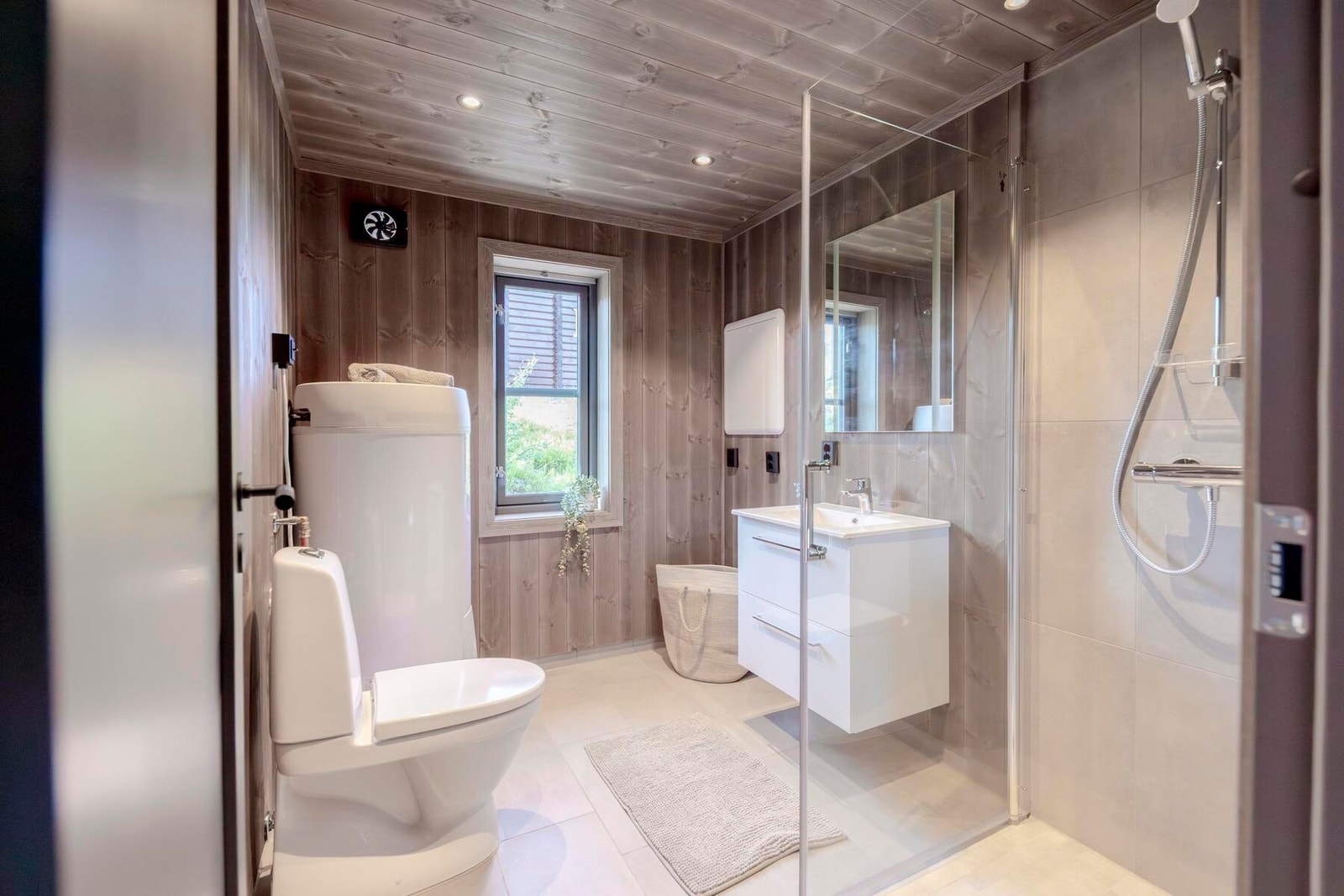 Foto fra bad i ferdig innflyttingsklar hytte. Galleribilde