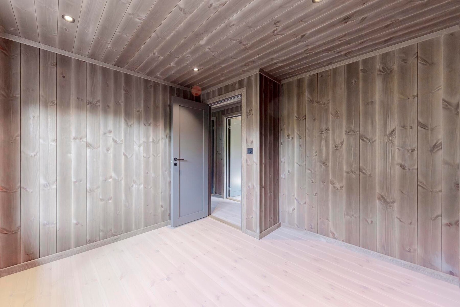 Hytte har 2 gode soverom på hovedplan. Foto fra ferdig innflyttingsklar hytte. Galleribilde