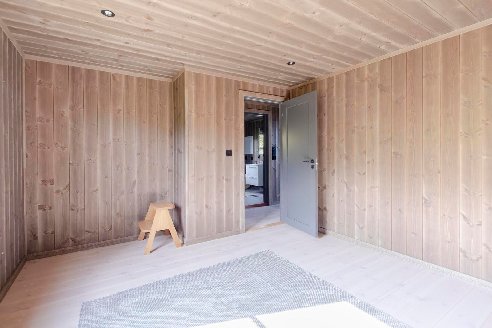 Hytte har 2 gode soverom på hovedplan. Foto fra ferdig innflyttingsklar hytte. Galleribilde