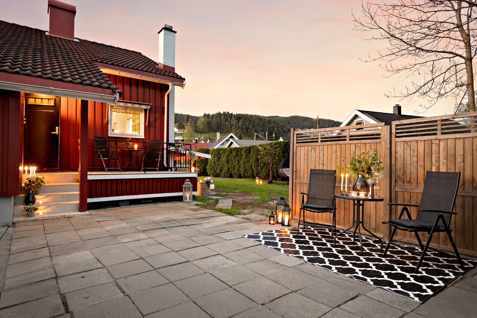 Sjarmerende boligeiendom | Hele 1.1 mål beliggende i svært attraktivt boligområde i Krokstadelva| Garasje Galleribilde