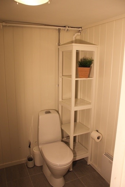 Selgers bilde, toalettrom kjeller Galleribilde