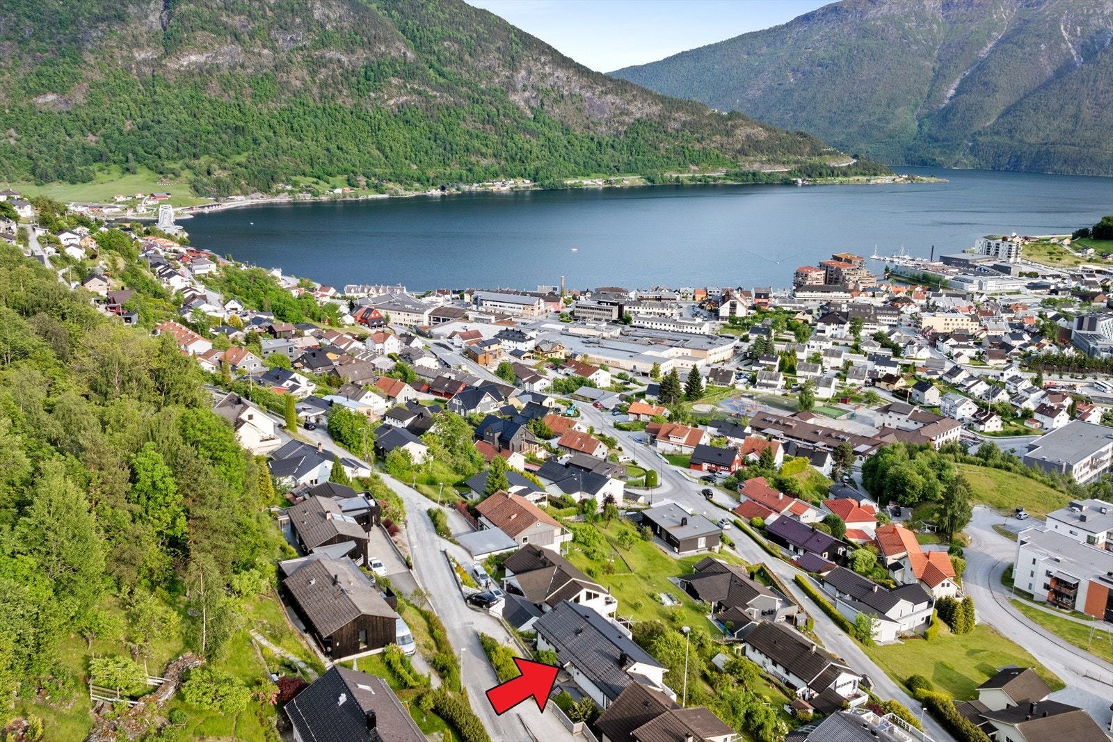 Regionen byr også på rike naturopplevingar med forhaldsvis kort avstand til fjell og fjord der ein har høve til utfart heile året. Galleribilde
