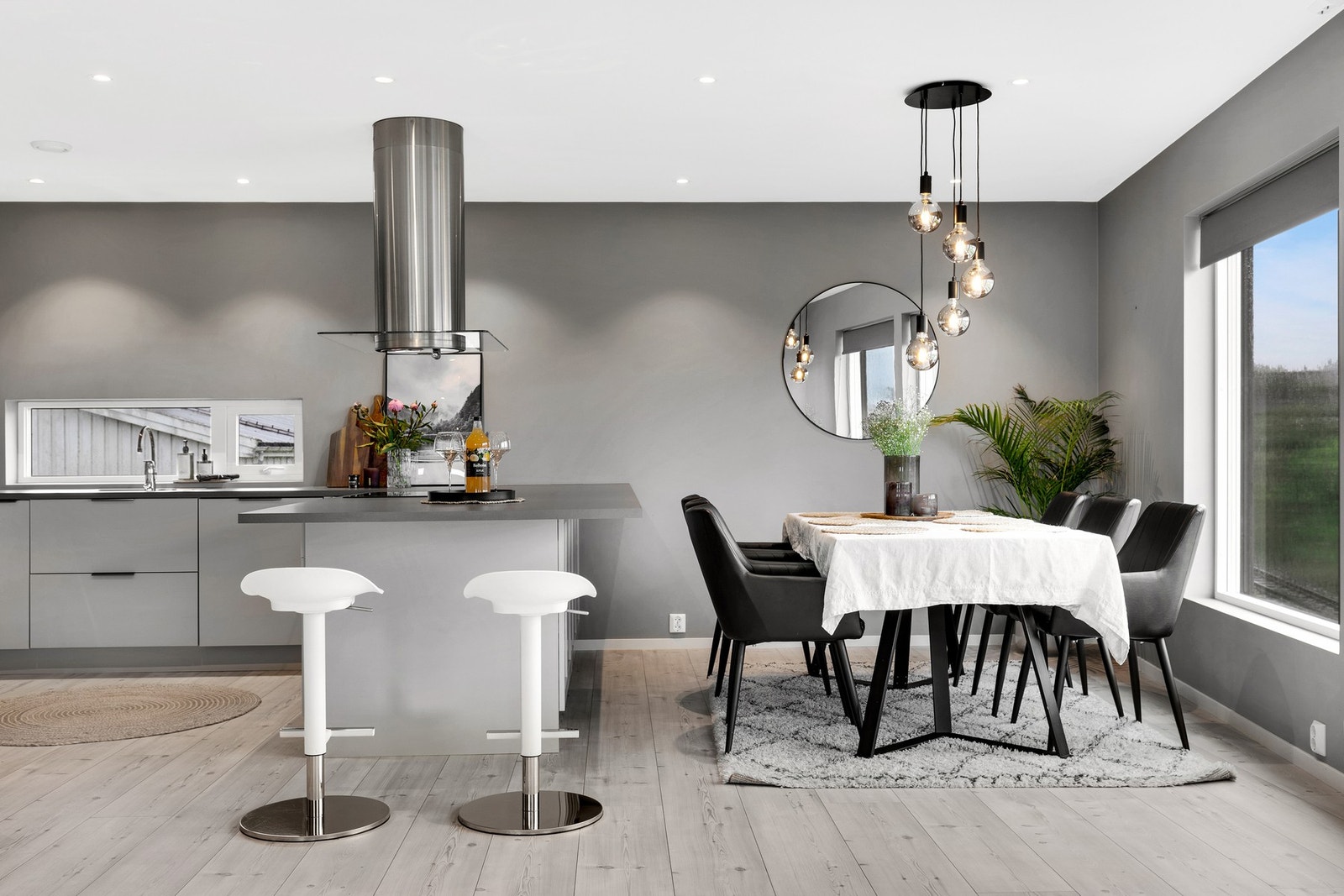 God plass til et spisebord for større sammenkomster. Galleribilde