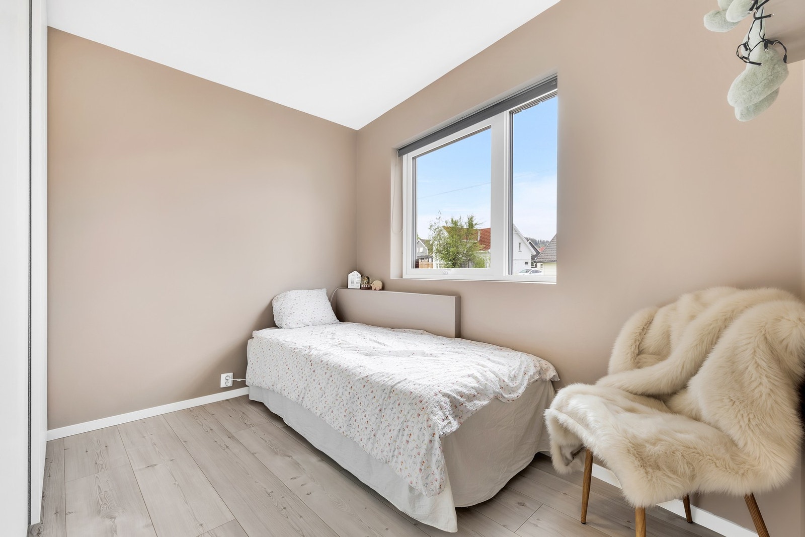 Soverom 2 er på 8 kvm. Galleribilde