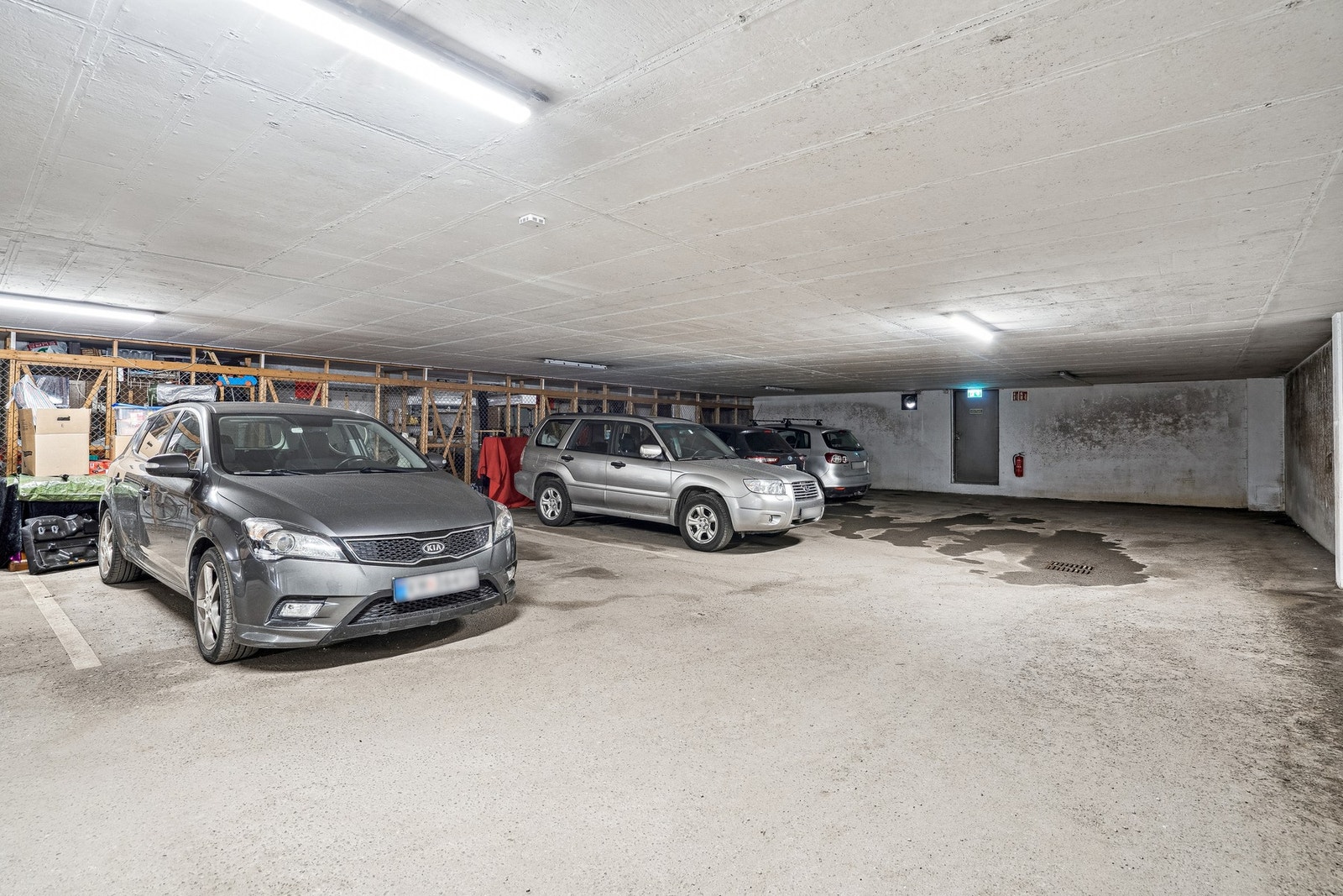 Egen garasjeplass med sportsbod bak i byggest u-etg. Galleribilde