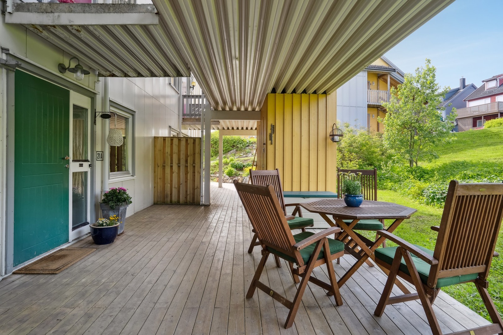 Terrasse ved inngangsparti. Galleribilde