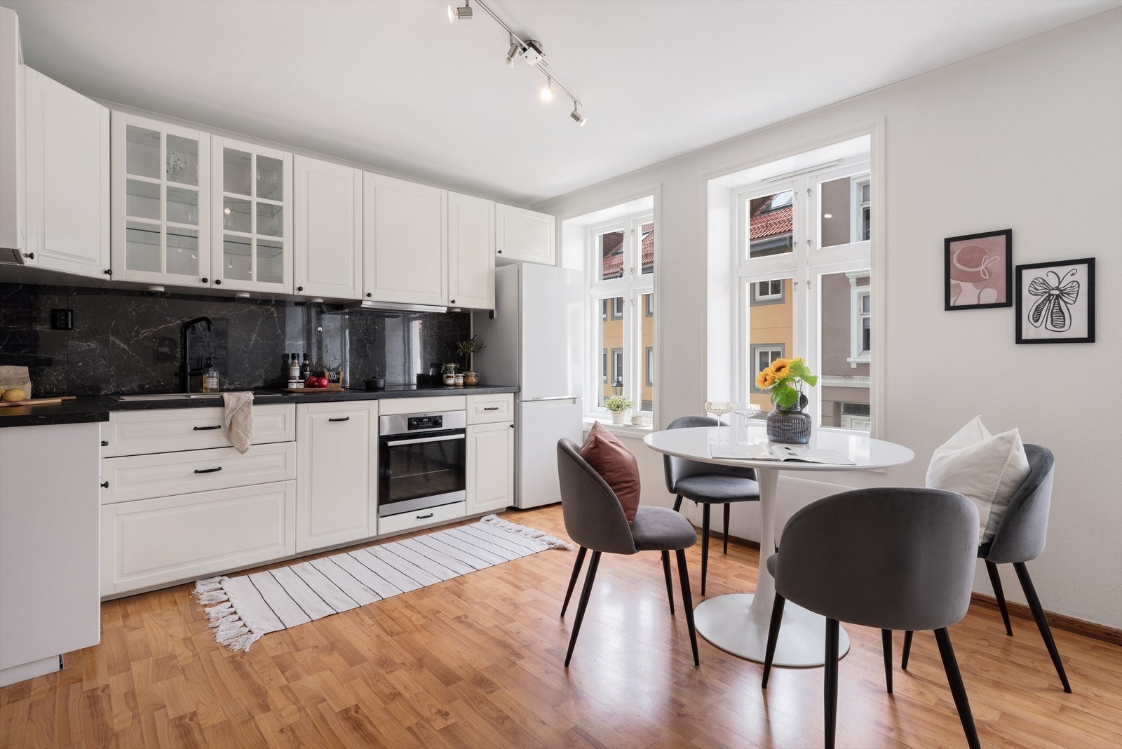 - Stue/kjøkken måler 24,8m² - Galleribilde