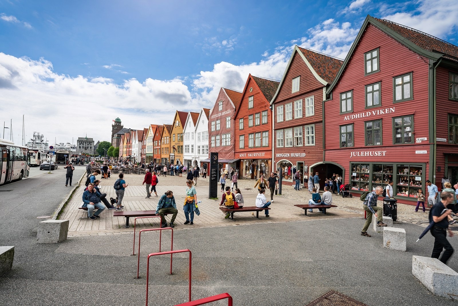 - Bryggen i Bergen med mye historie er en kort spasertur unna. Her finner du også busstopp med et godt utvalg av ulike linjer og hyppige avganger - Galleribilde