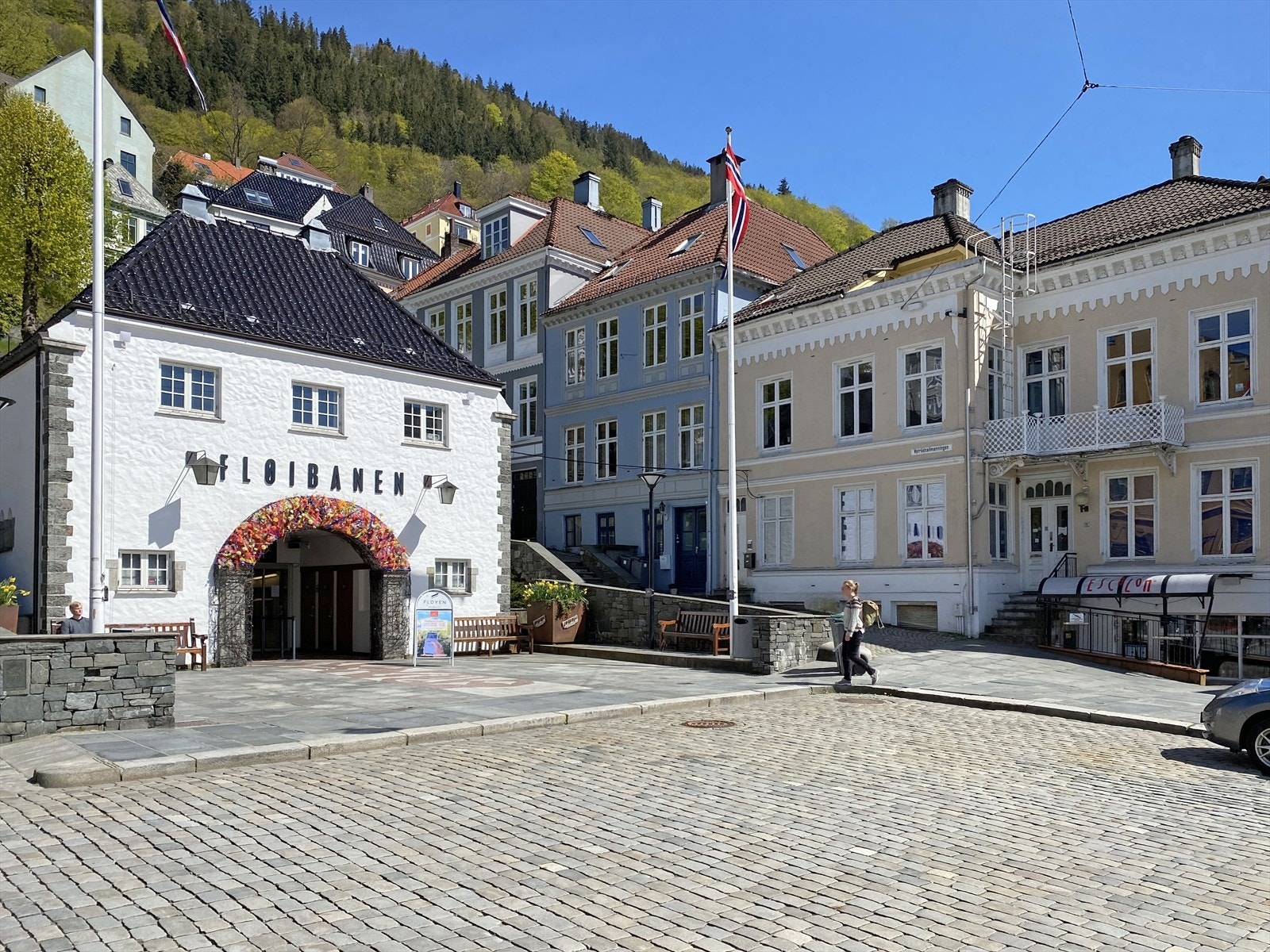 - Fløibanen og Fløyen er et ikonisk kjennetegn for Bergen og ligger like ved leiligheten - Galleribilde