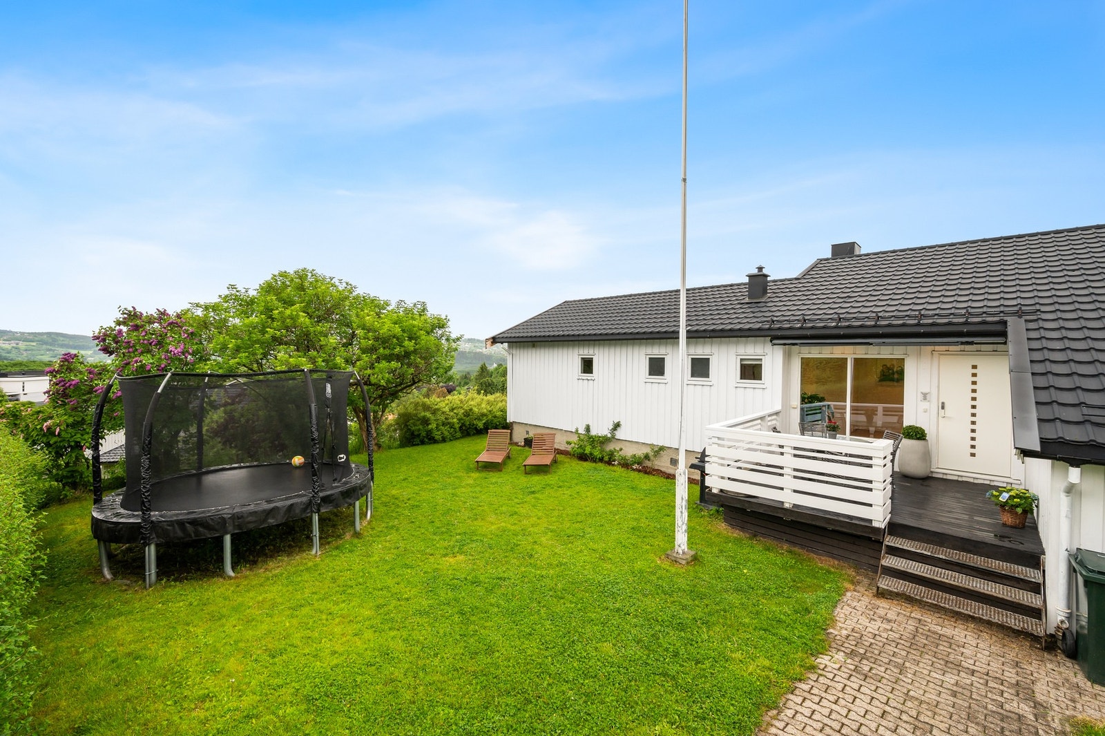 Dette er en romslig og innbydende enebolig med gode solforhold på attraktive Stubban. Galleribilde