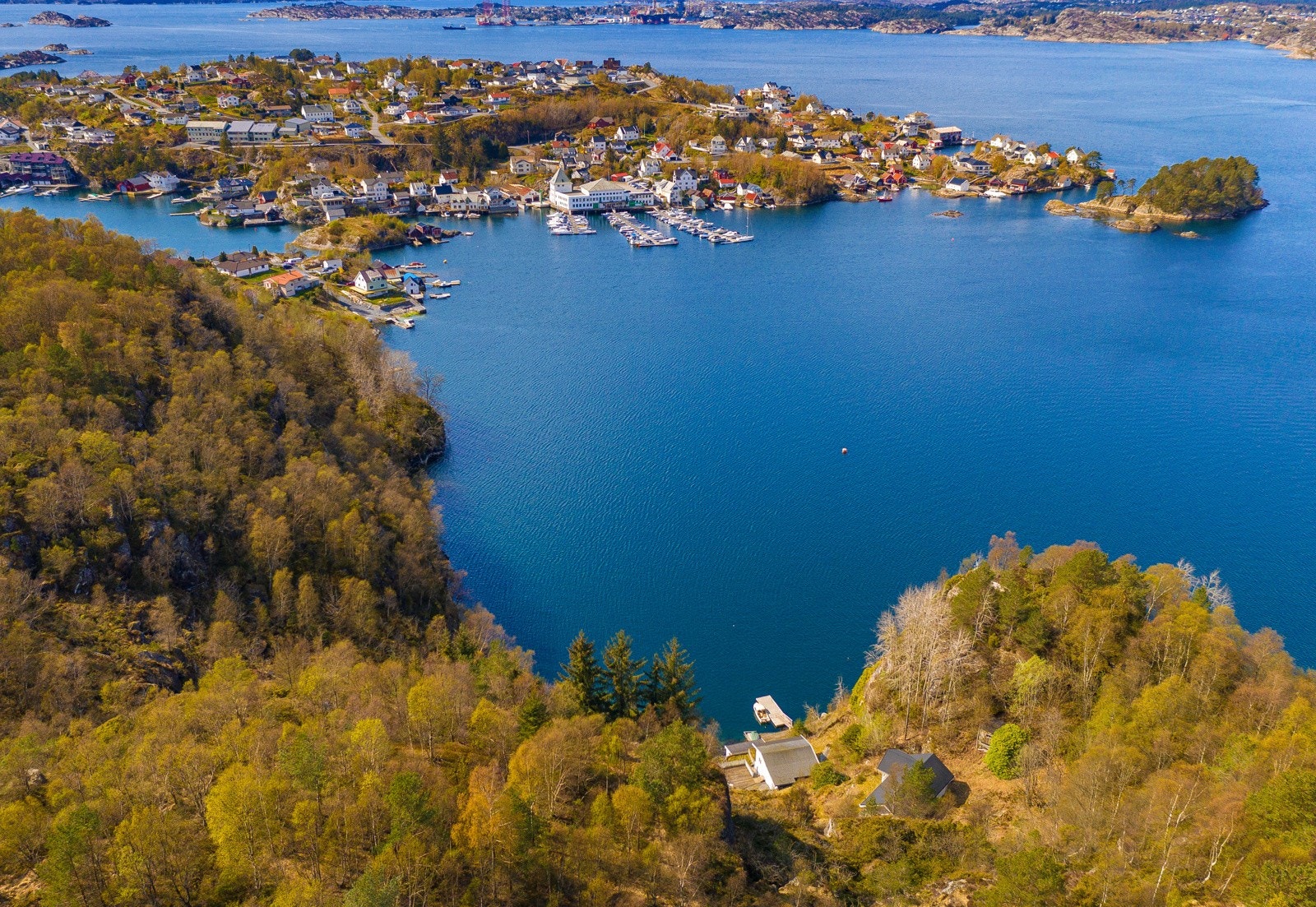 - To hytter og 4,9 mål tomt - helt skjermet og usjenert - Galleribilde