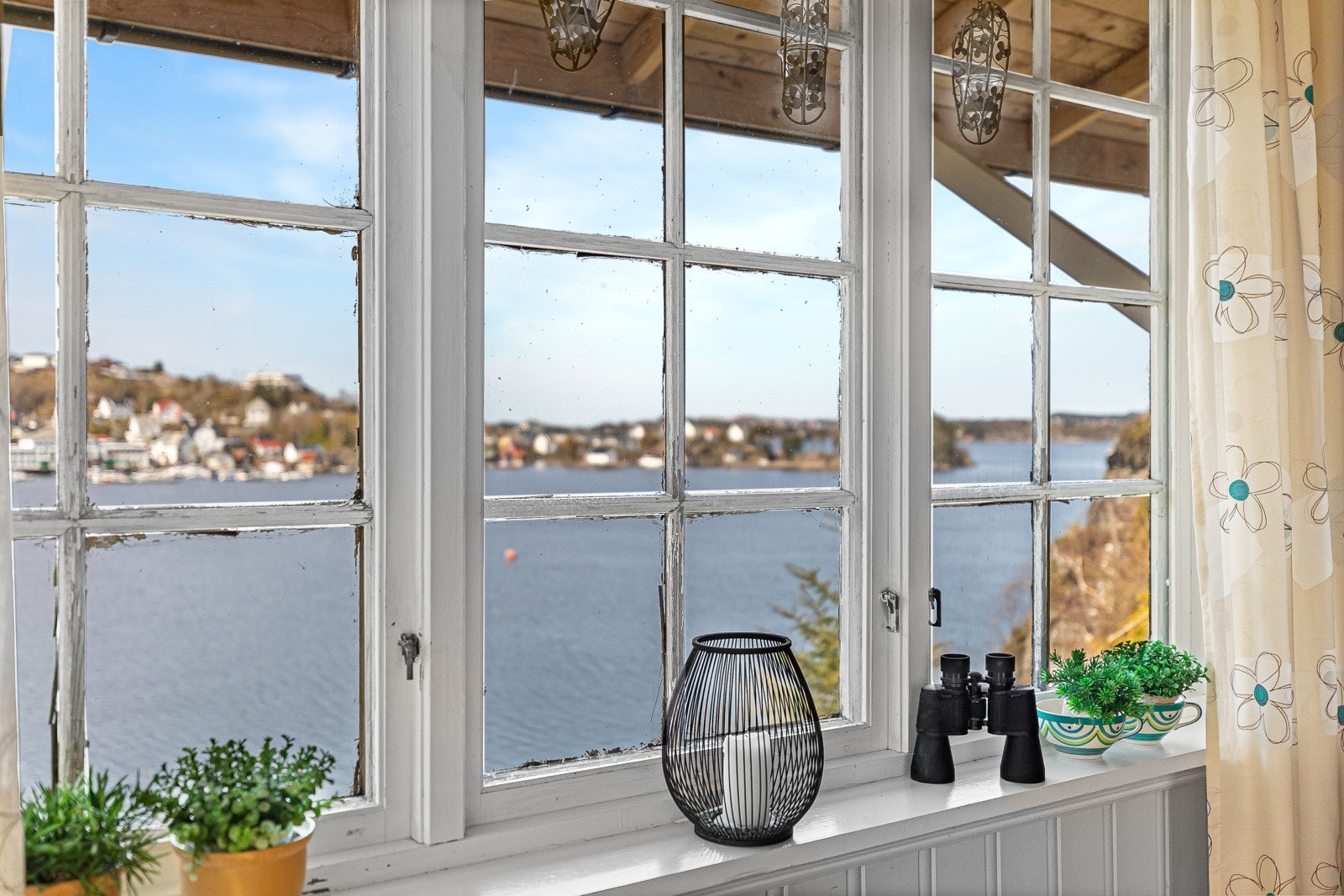 - Her kan du både fiske, bade og sette krabbeteiner -. Galleribilde