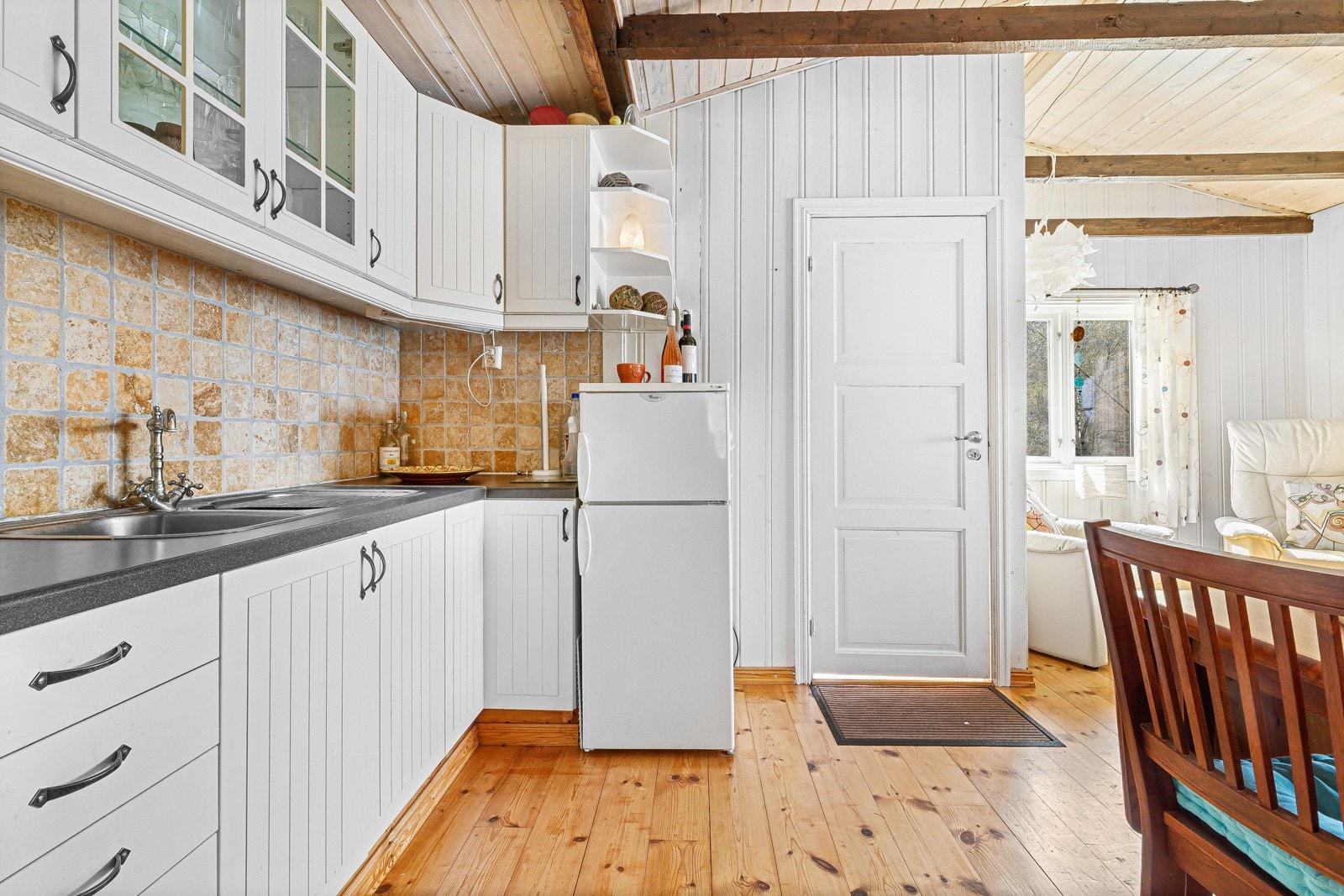 - Kjøkkenet ble satt inn i 2007 og har en tidløs og nøytral stil - Galleribilde