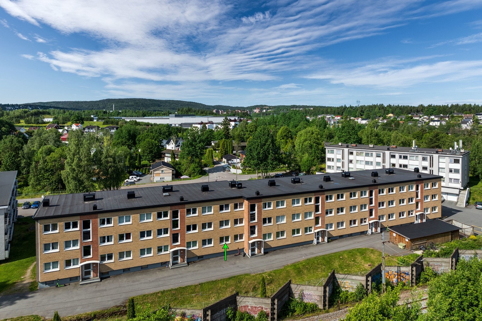Dronebilde. Marcus Thranes vei ligger sentralt til på Lørenskog med kort vei til dagligvare, kollektiv og fine turstier. Galleribilde