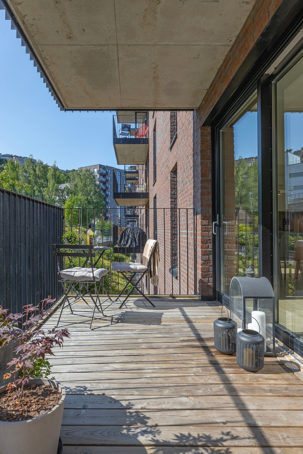 Rikelig med plass til å slappe av og nyte solen i godt selskap. Galleribilde