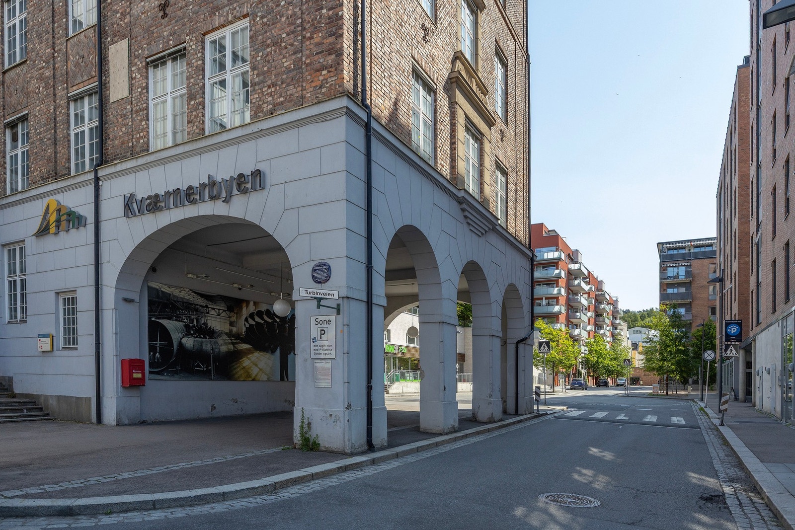 Kværnerbyen er et sentralt knutepunkt med et godt utvalg av servicetilbud og butikker. Galleribilde