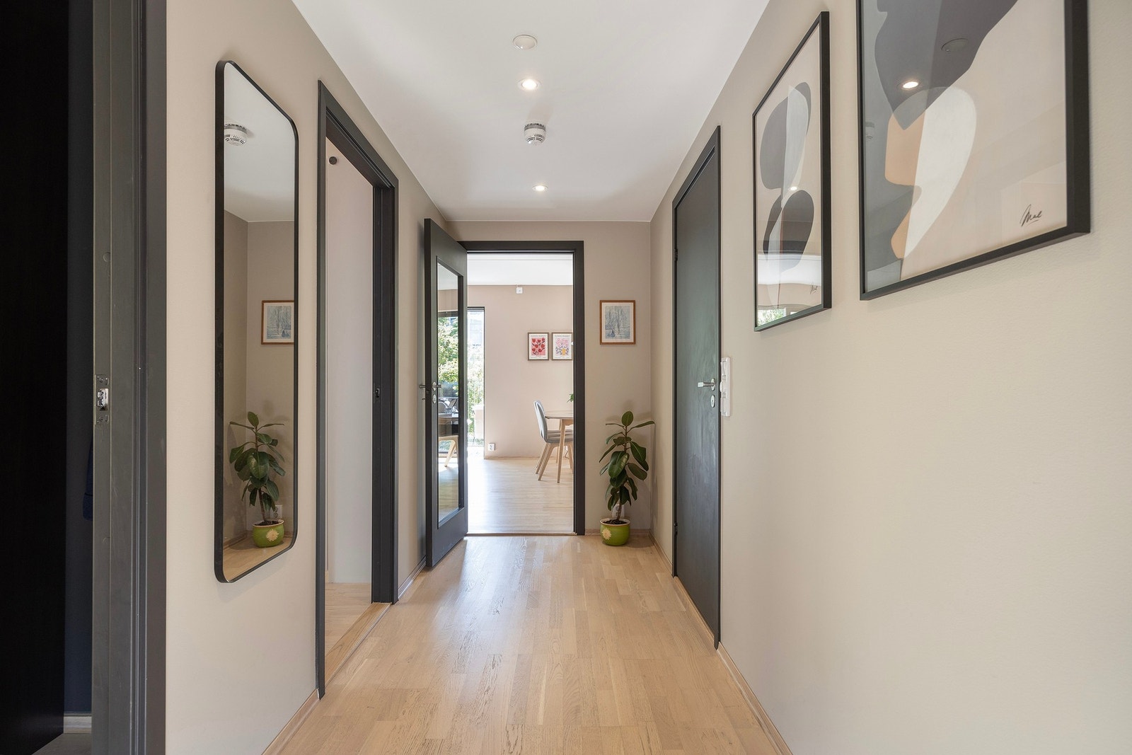 Oppgangen har callinganlegg for enkel og trygg adgangskontroll. Galleribilde