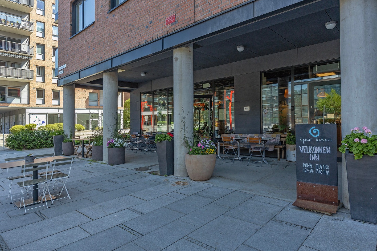 Kun tre minutters gange til Åpent Bakeri, hvor du kan nyte ferske bakervarer og en god kopp kaffe. Galleribilde