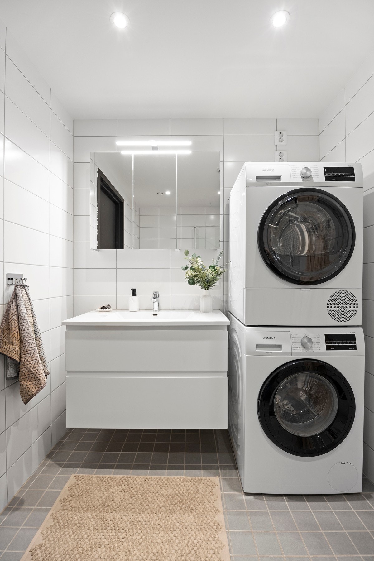 Badet har opplegg for vaskemaskin som er ideelt for daglig bruk. Galleribilde