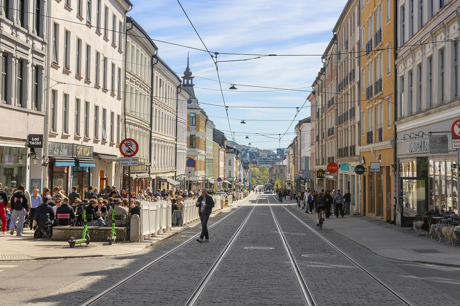 - Leiligheten ligger midt i hjerte av Grünerløkka; kanskje den mest stemningsfulle bydelen i Oslo, med kaféer, nisjebutikker, flott kollektivtilbud og pulserende byliv - Galleribilde