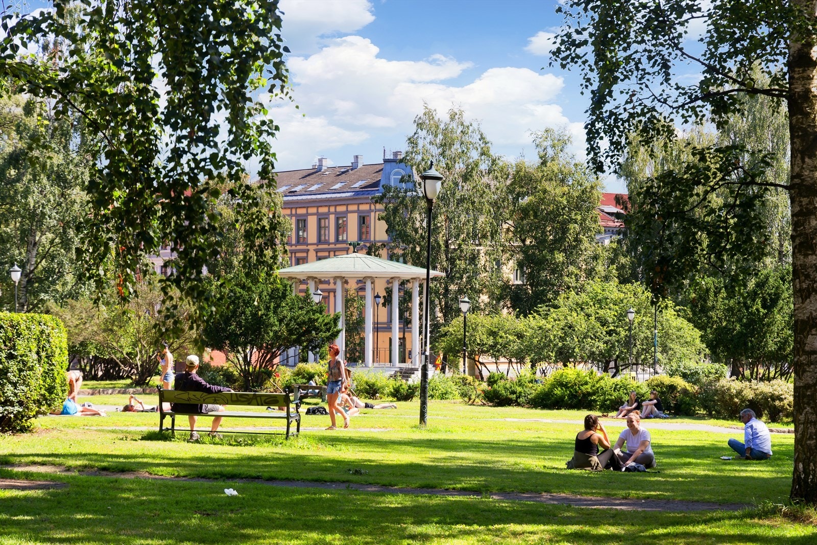 - Parkidyll - Man har Birkelunden Park rett utenfor leiligheten og flere av byens flotteste parkområder ligger i nabolaget - Galleribilde