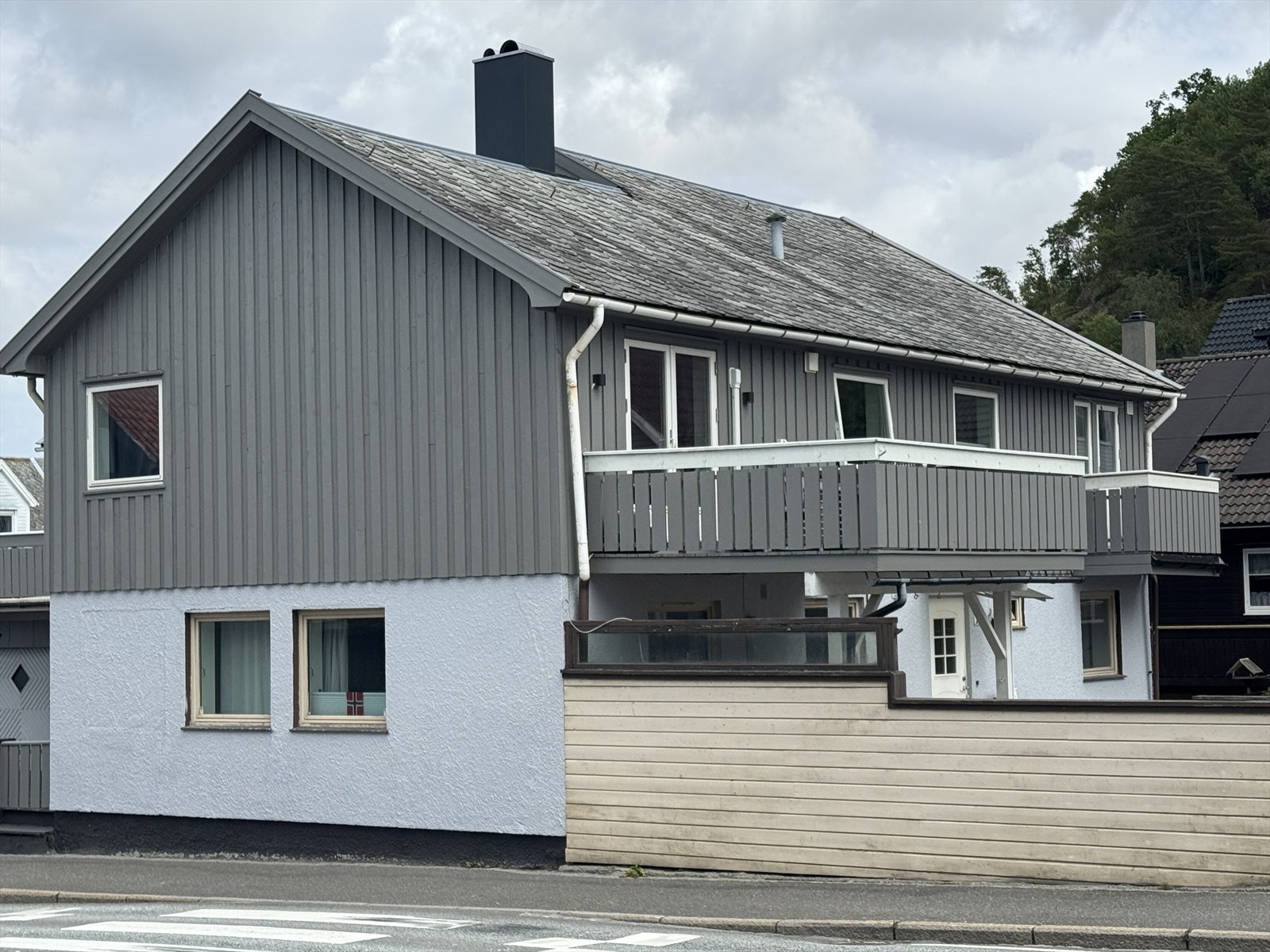 Fin leilighet med dobbel garasje! Galleribilde