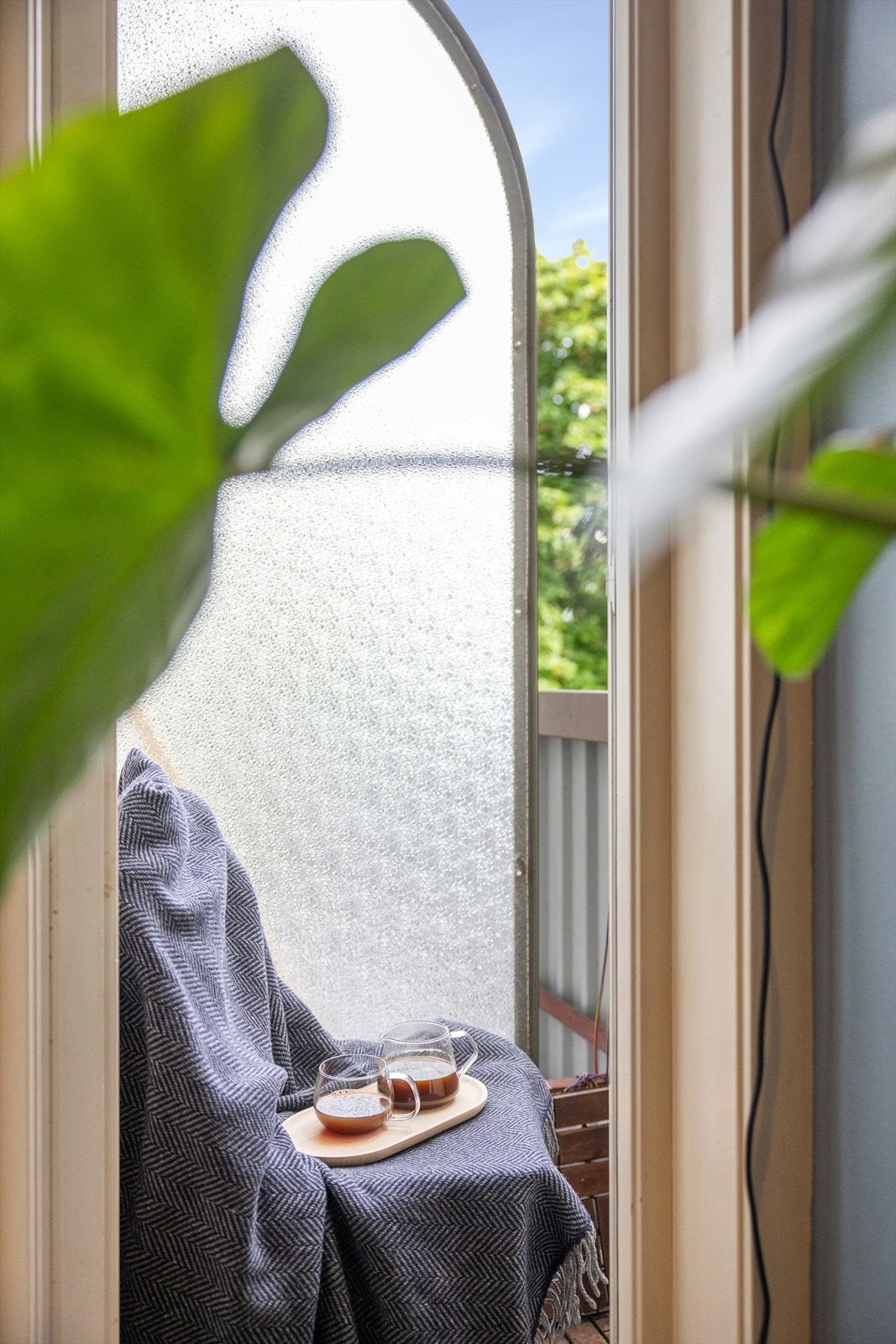 Fra stuen er det utgang til en sydøstvendt luftebalkong på ca. 1 m² - ideell for lufting og et glimt av morgensolen. Galleribilde