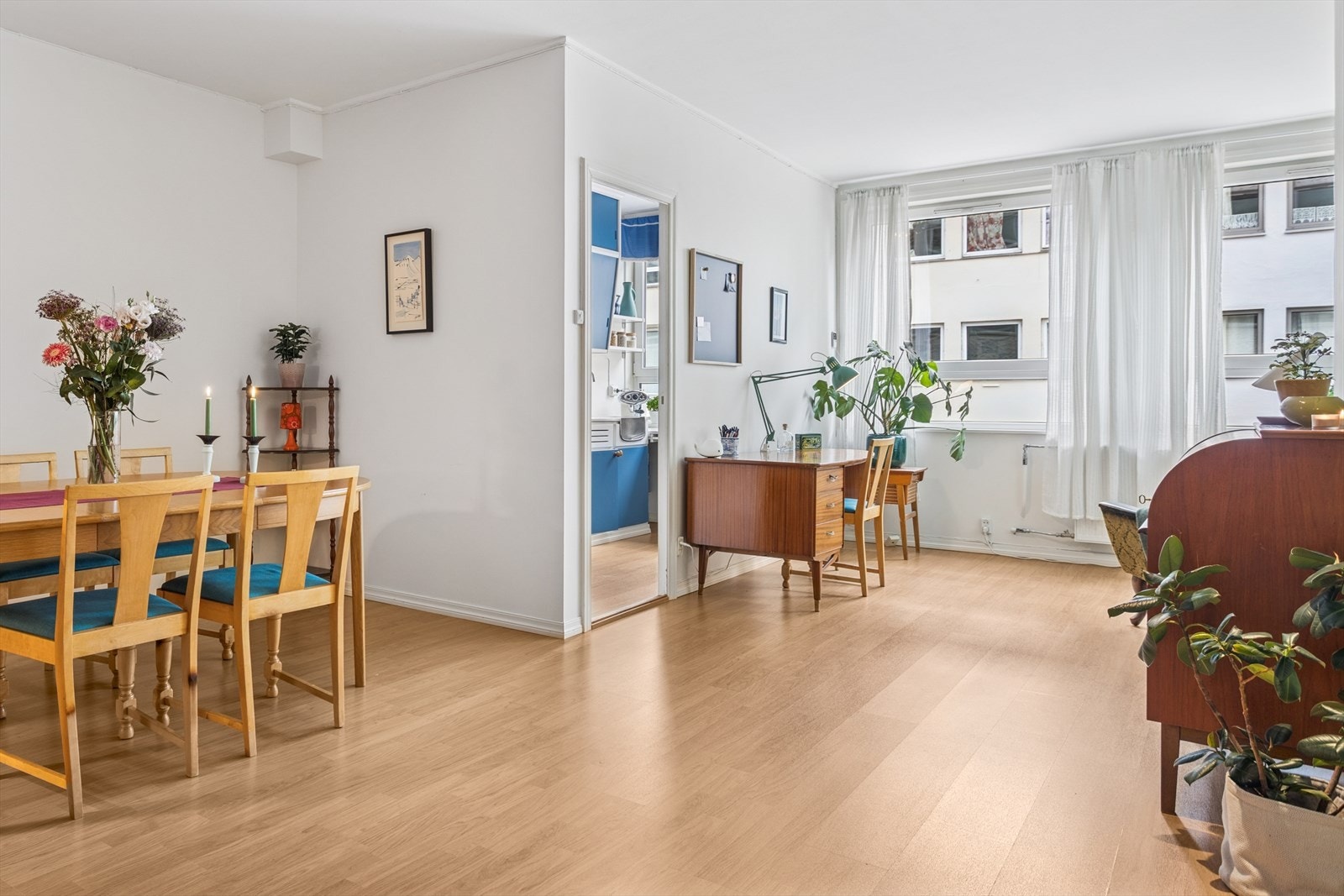 Fra stuen er det adkomst til kjøkkenet. Galleribilde
