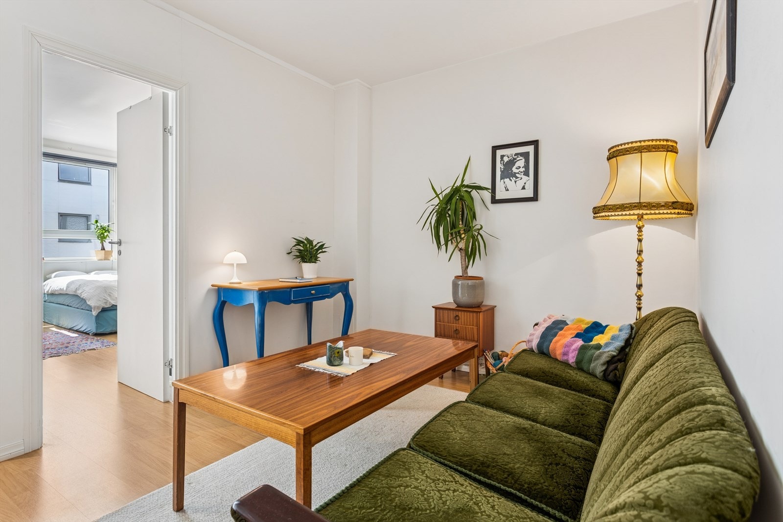 Fra stuen er det adkomst til soverommet. Galleribilde