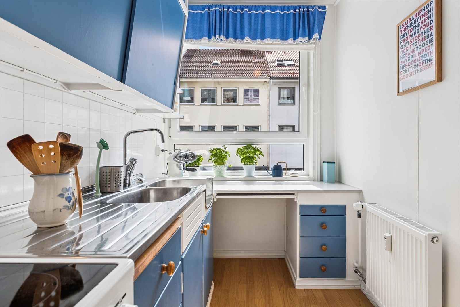 Kjøkkenet har også radiator. Galleribilde