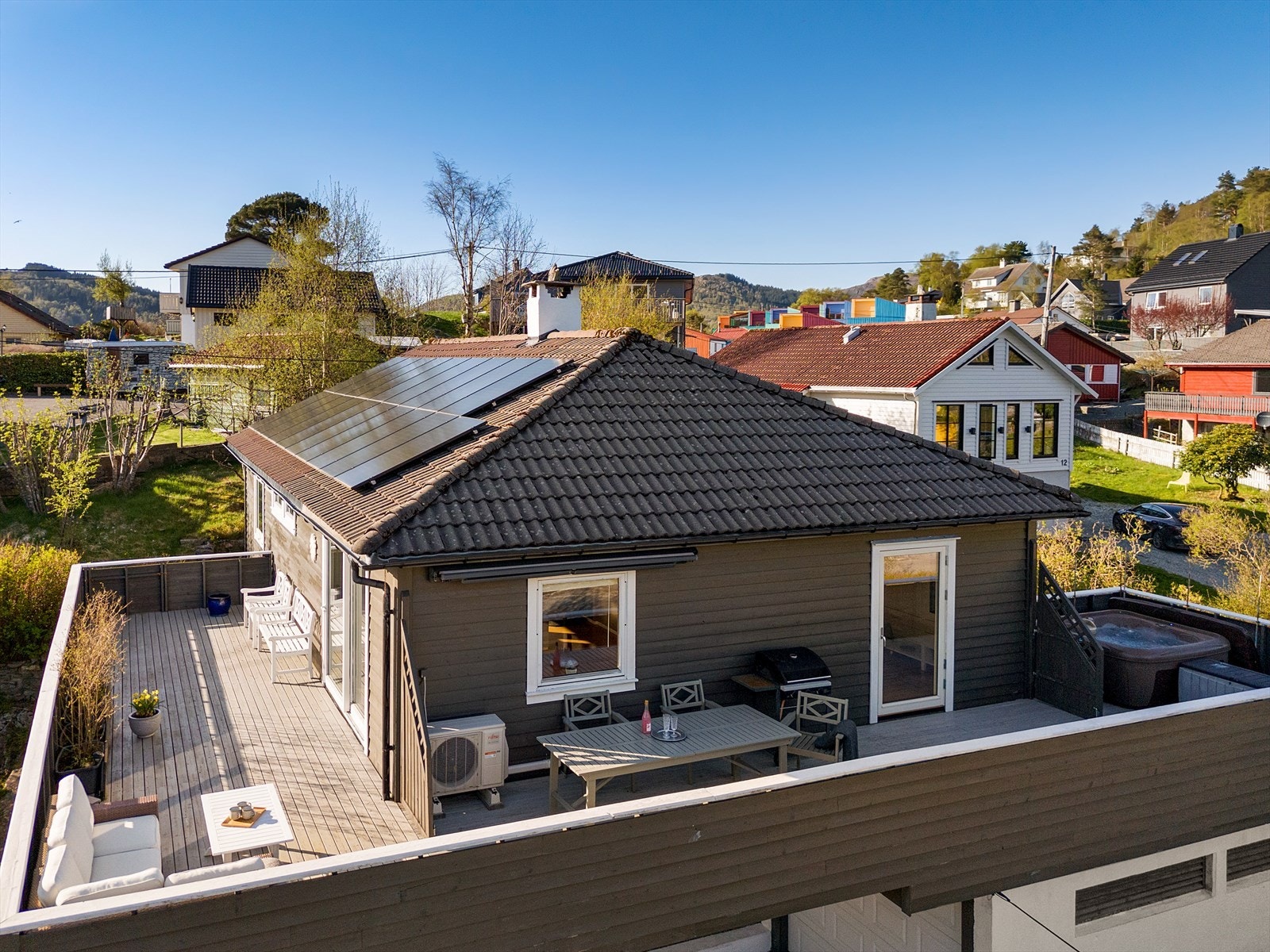 Her får du en herlig altan på 70 m² og gode solforhold! Galleribilde