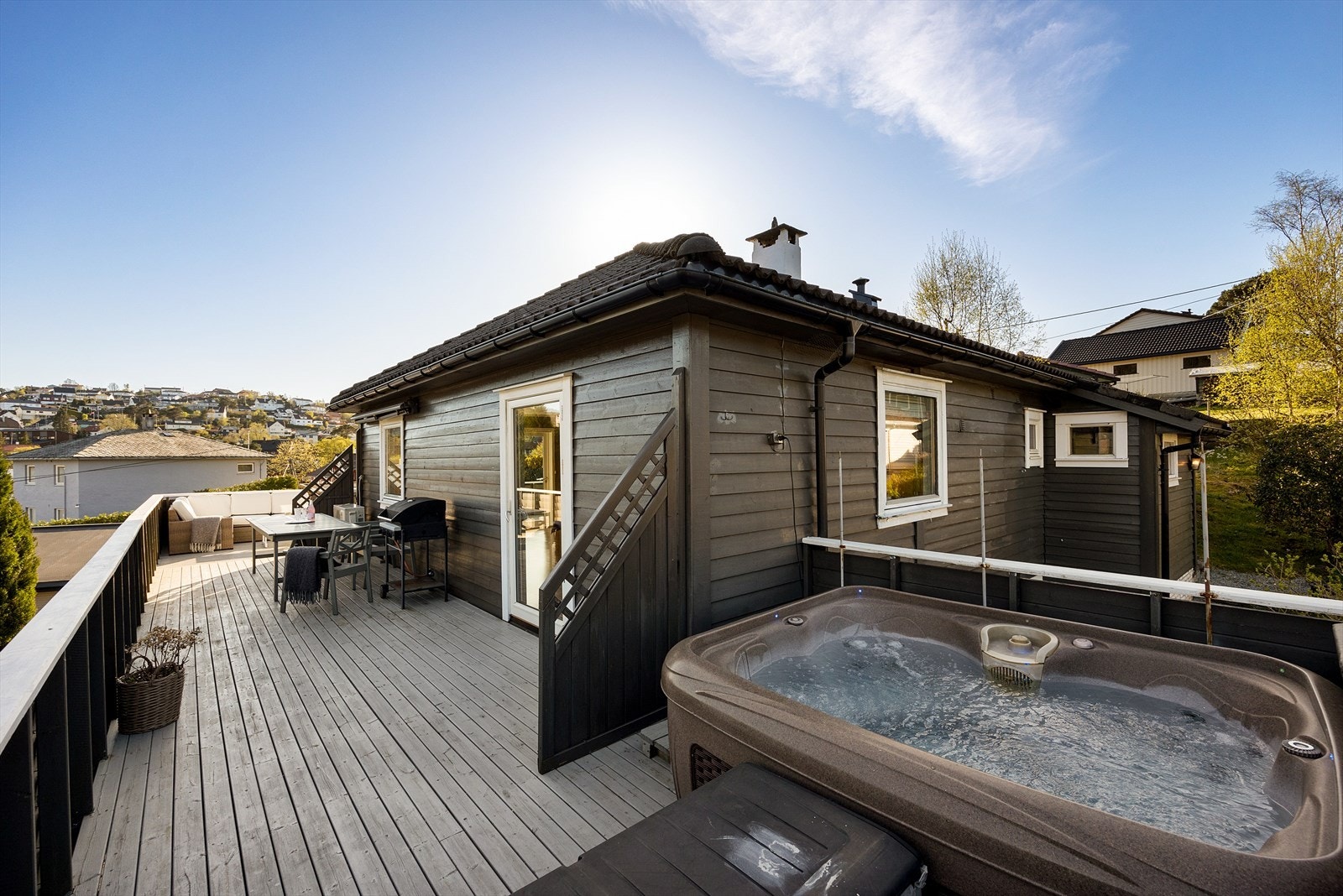 Her har de også innredet med en jacuzzi Galleribilde