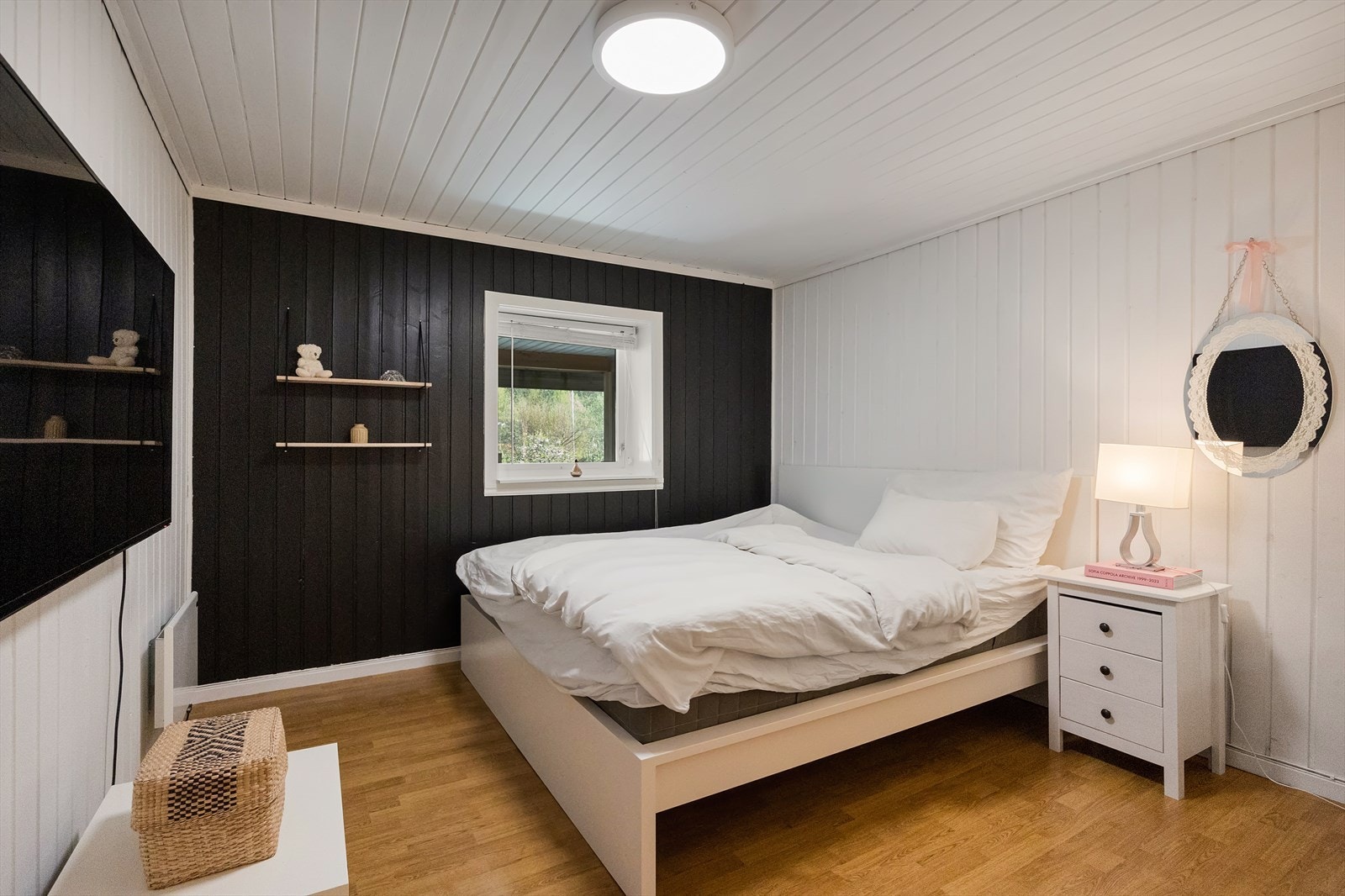 Underetasjen har har 3 soverom på hht. 9,6, 8 og 14,3 m². Galleribilde