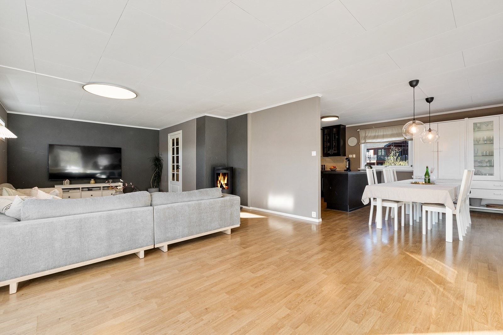 Svært god plass i stuen. Galleribilde