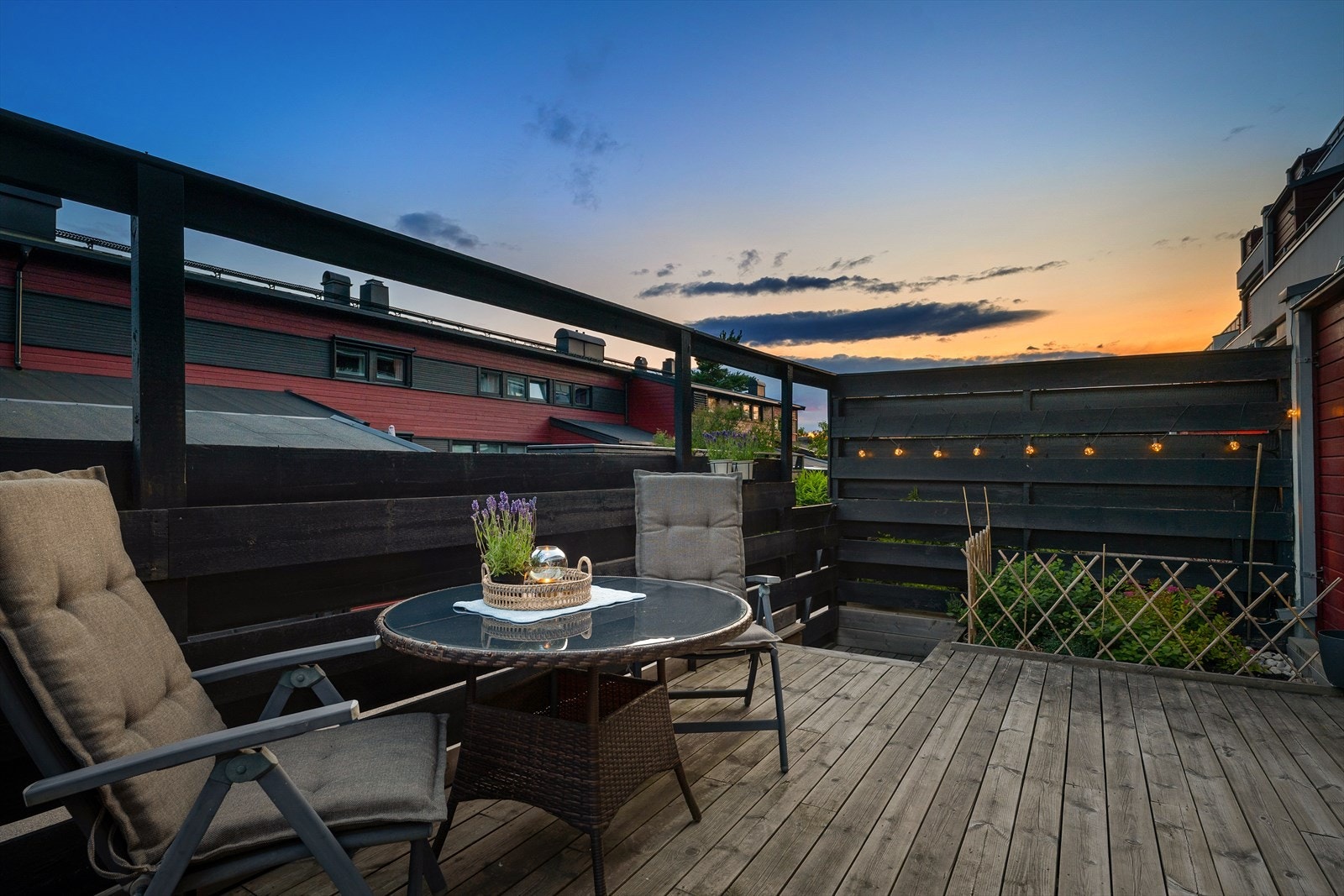 Leiligheten ligger tilbaketrukket og attraktivt til med meget gode solforhold og flott utsyn over nærområdet. Galleribilde