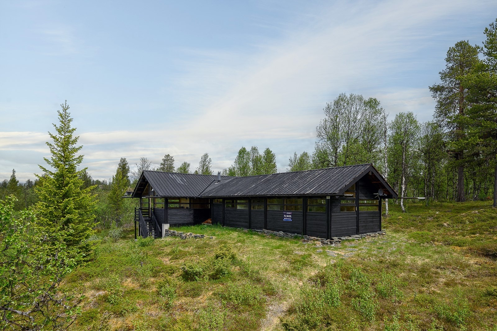 En romslig hytte med spennende arkitektonisk uttrykk Galleribilde