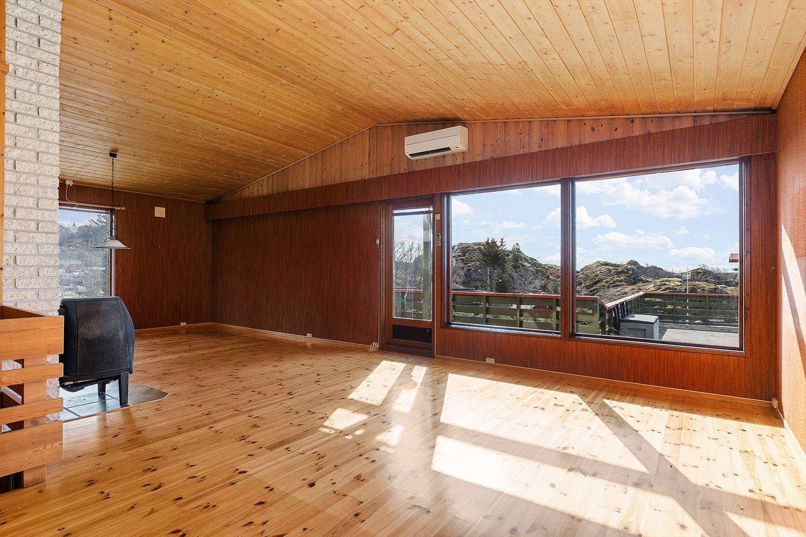 Stue med store vindusflater - 1.etg. Galleribilde