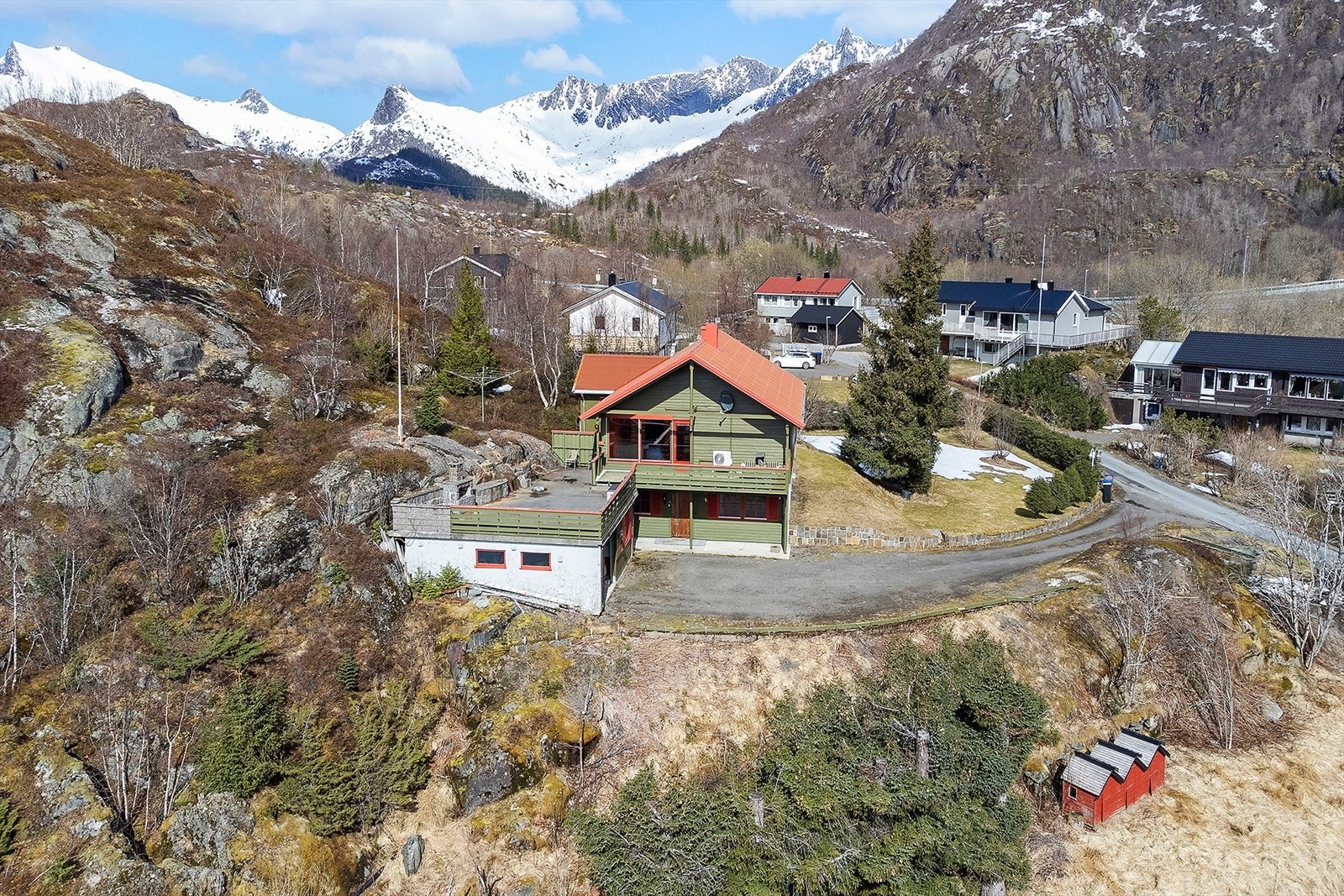 Stor og pent opparbeidet tomt Galleribilde