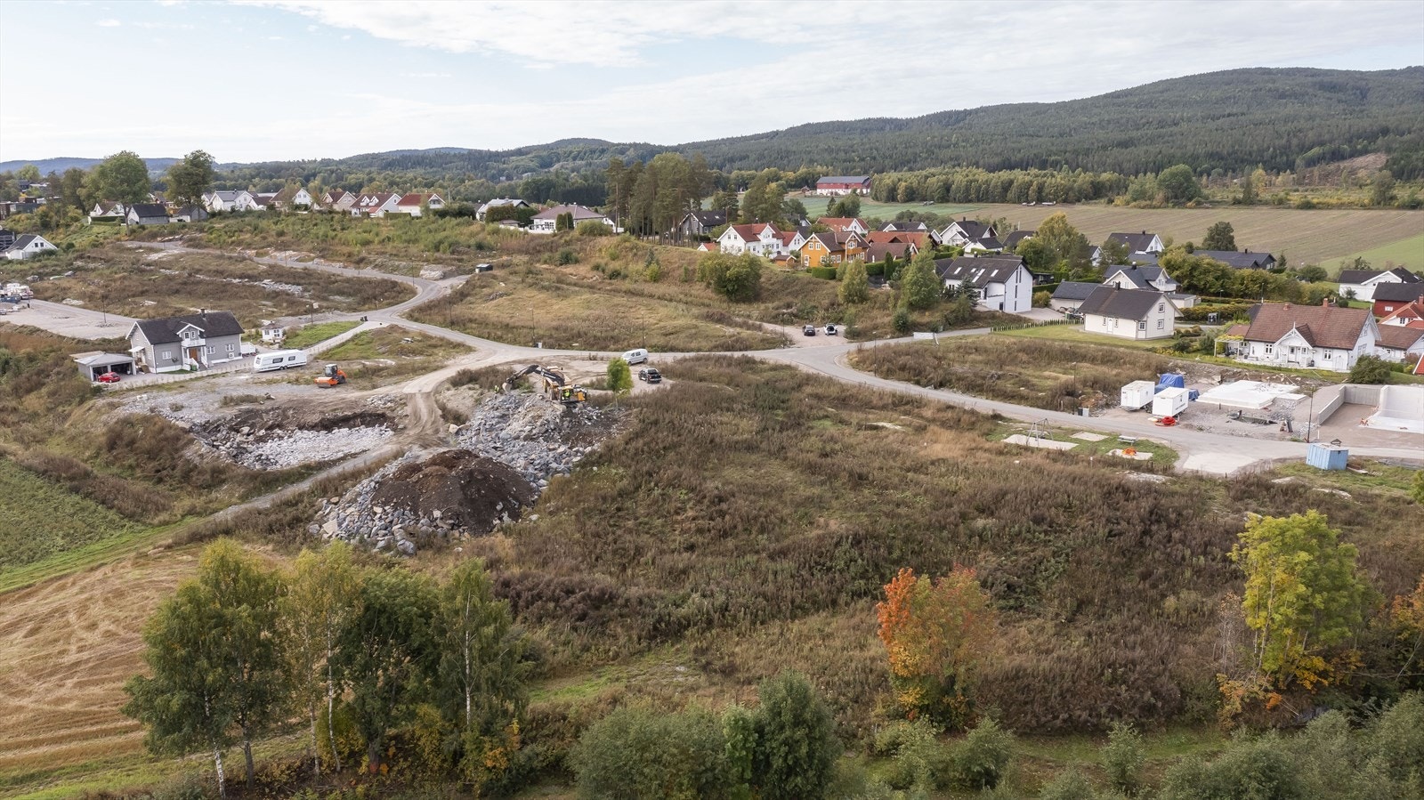 Tomtene er byggeklare med vei, vann og kloakk til tomtegrense Galleribilde