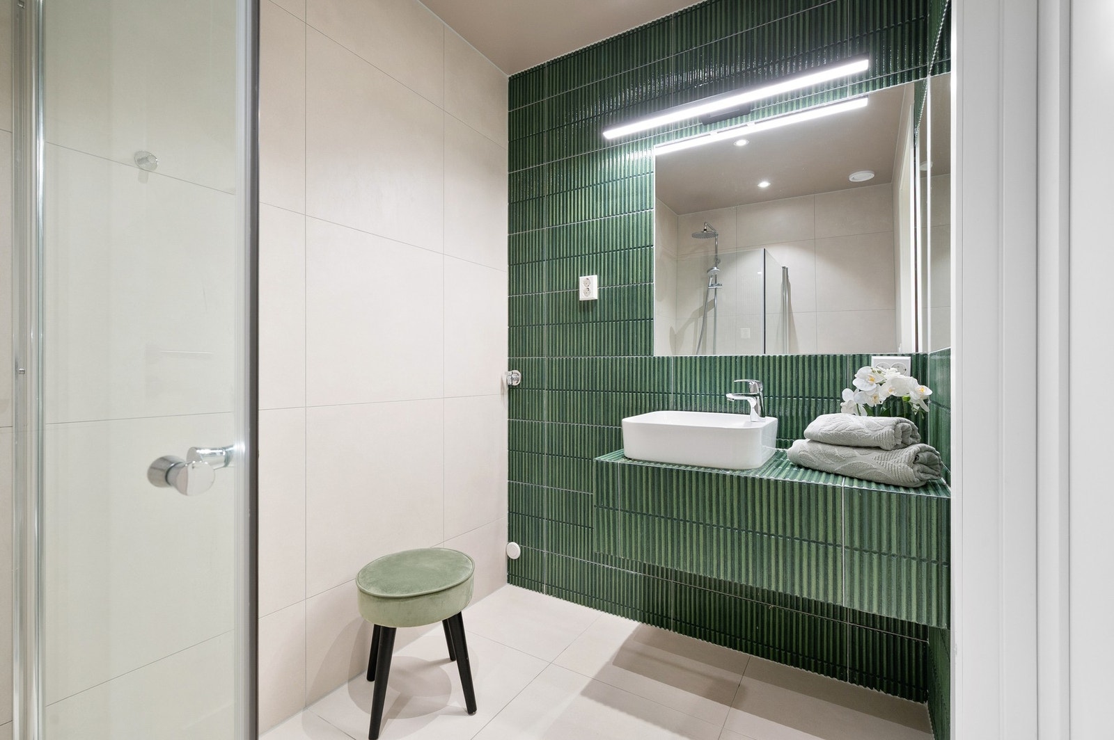 Lekkert baderom med fine detaljer. Galleribilde