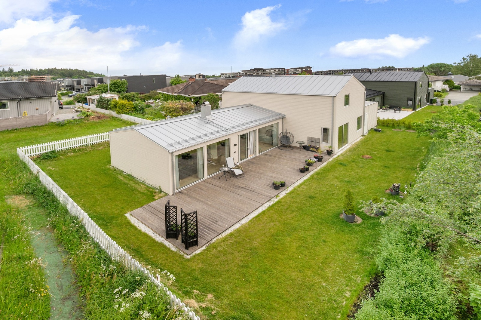 Boligen ble ferdigstilt i 2023, og består av tidsriktige og fine materialvalg. Galleribilde