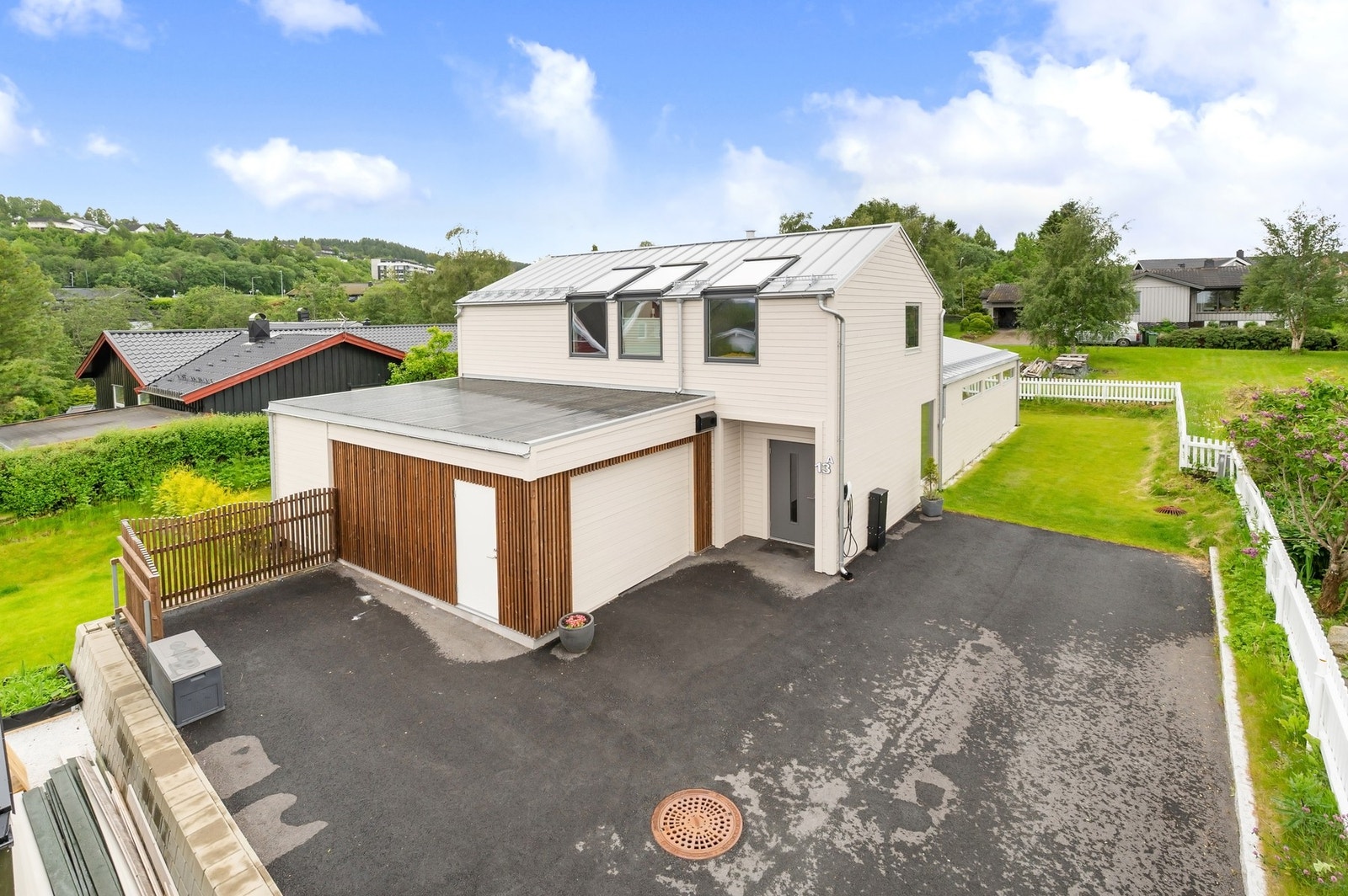 EiendomsMegler 1 ved Markus Tangvik har gleden av å presentere en særdeles stilig og moderne enebolig i Stokkbekken 13 A. Galleribilde